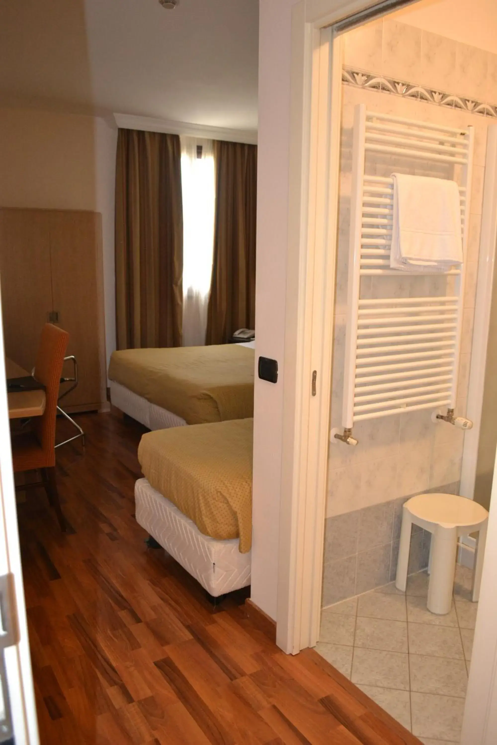 Bed, Bathroom in Tricolore Hotel