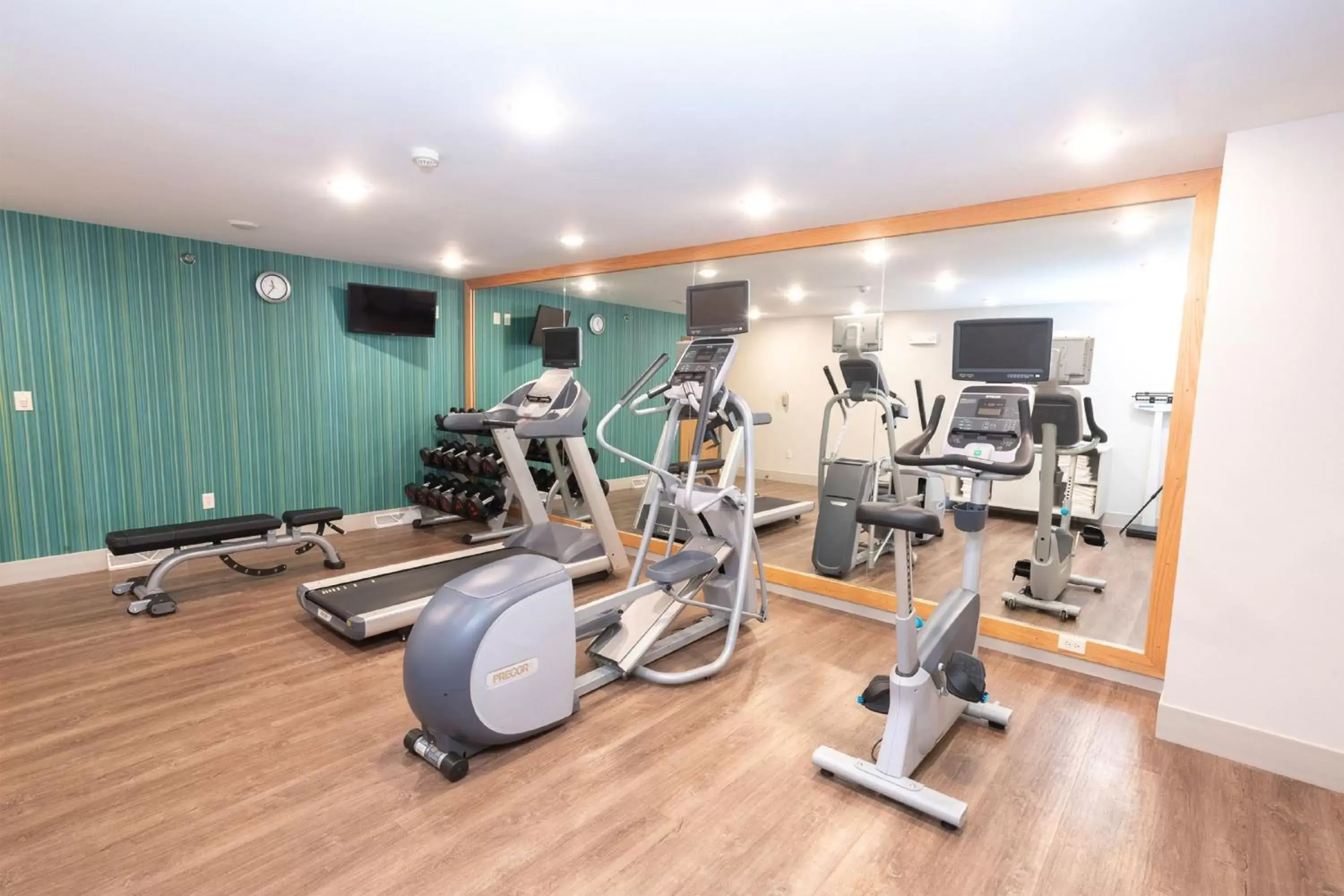 Fitness centre/facilities, Fitness Center/Facilities in Holiday Inn Express & Suites Iron Mountain, an IHG Hotel