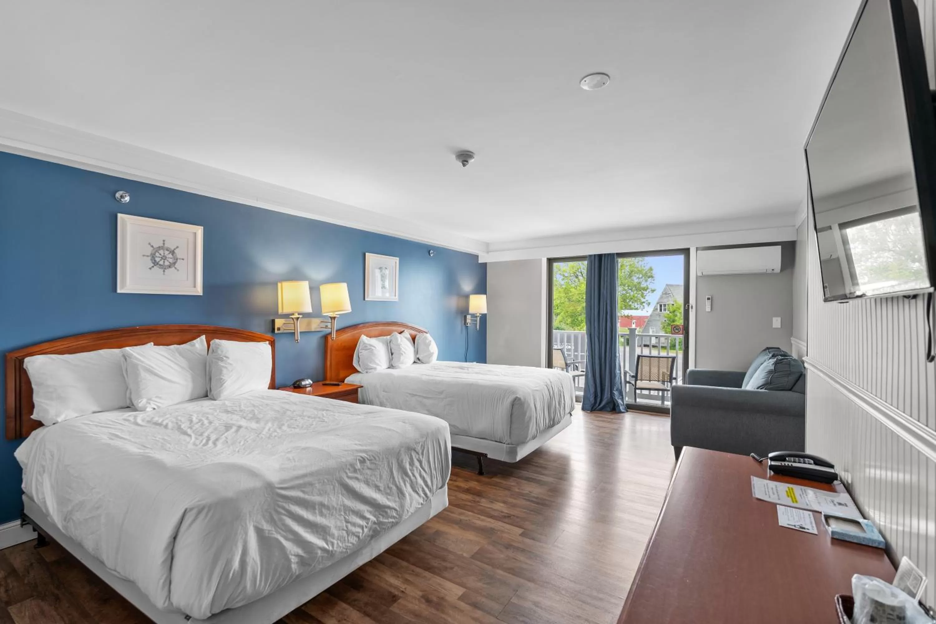 Deluxe King Suite in Trade Winds Inn