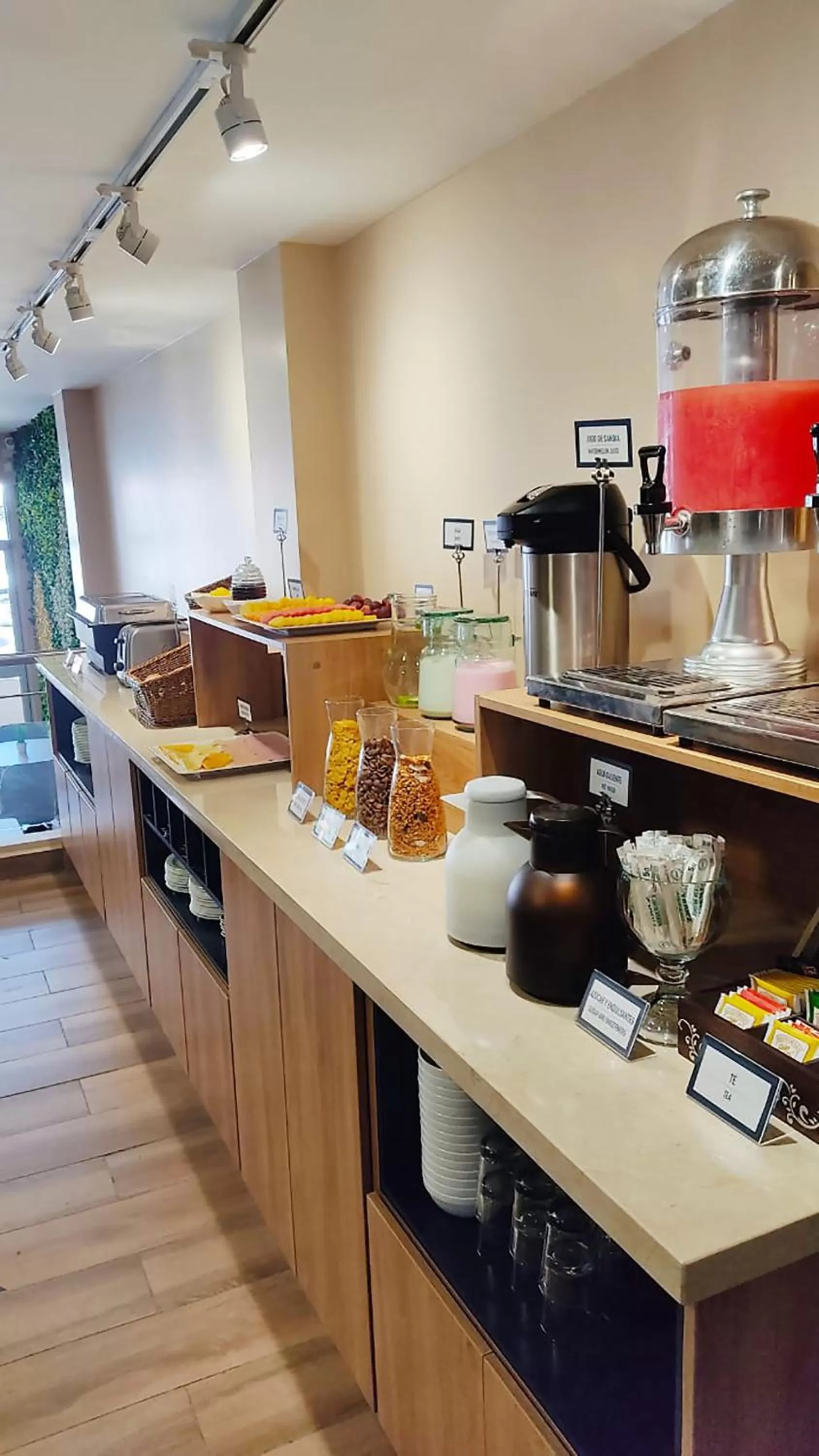 Restaurant/places to eat in Fenix Hotel