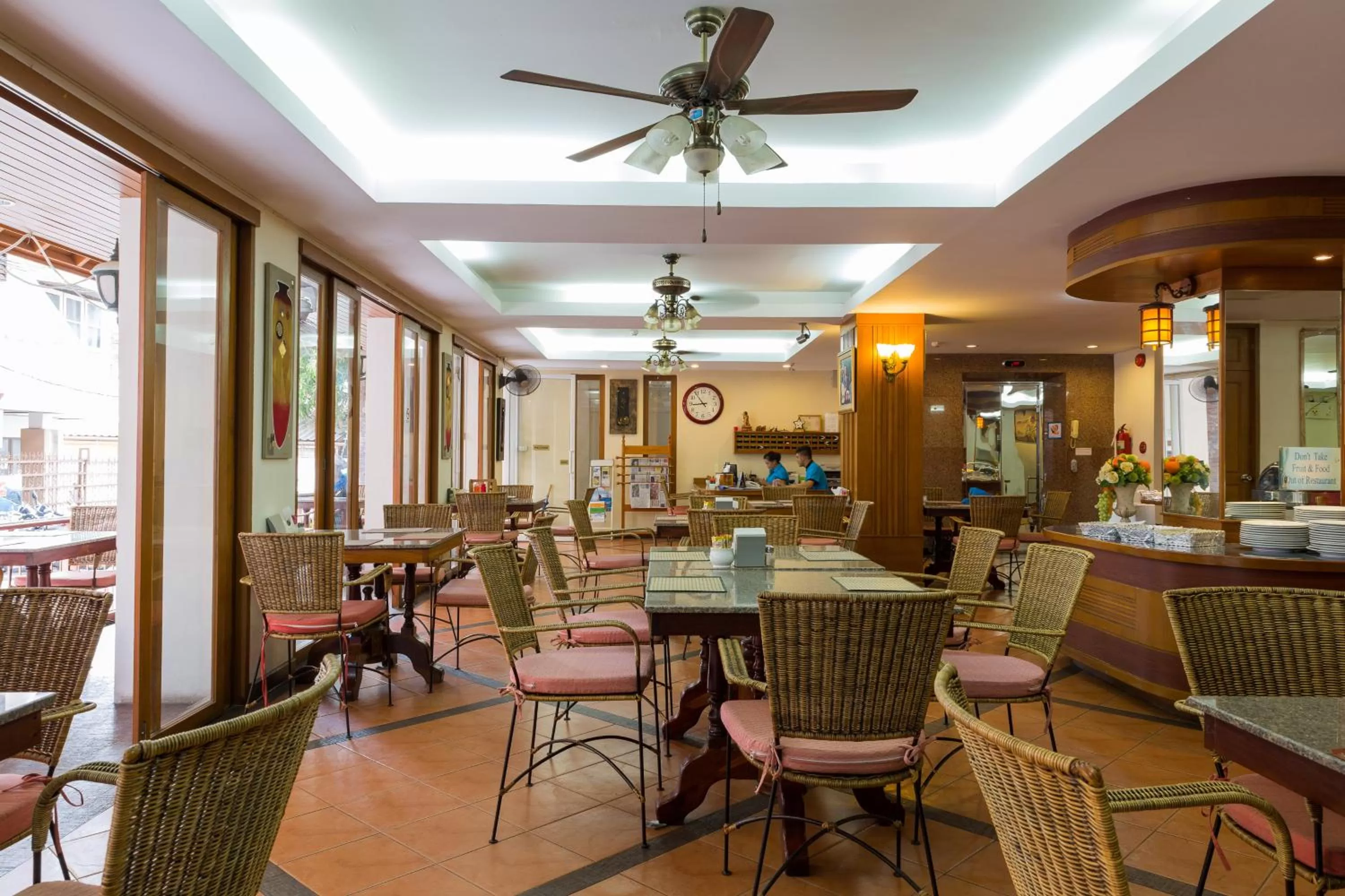 Restaurant/places to eat in Thipurai Beach Hotel