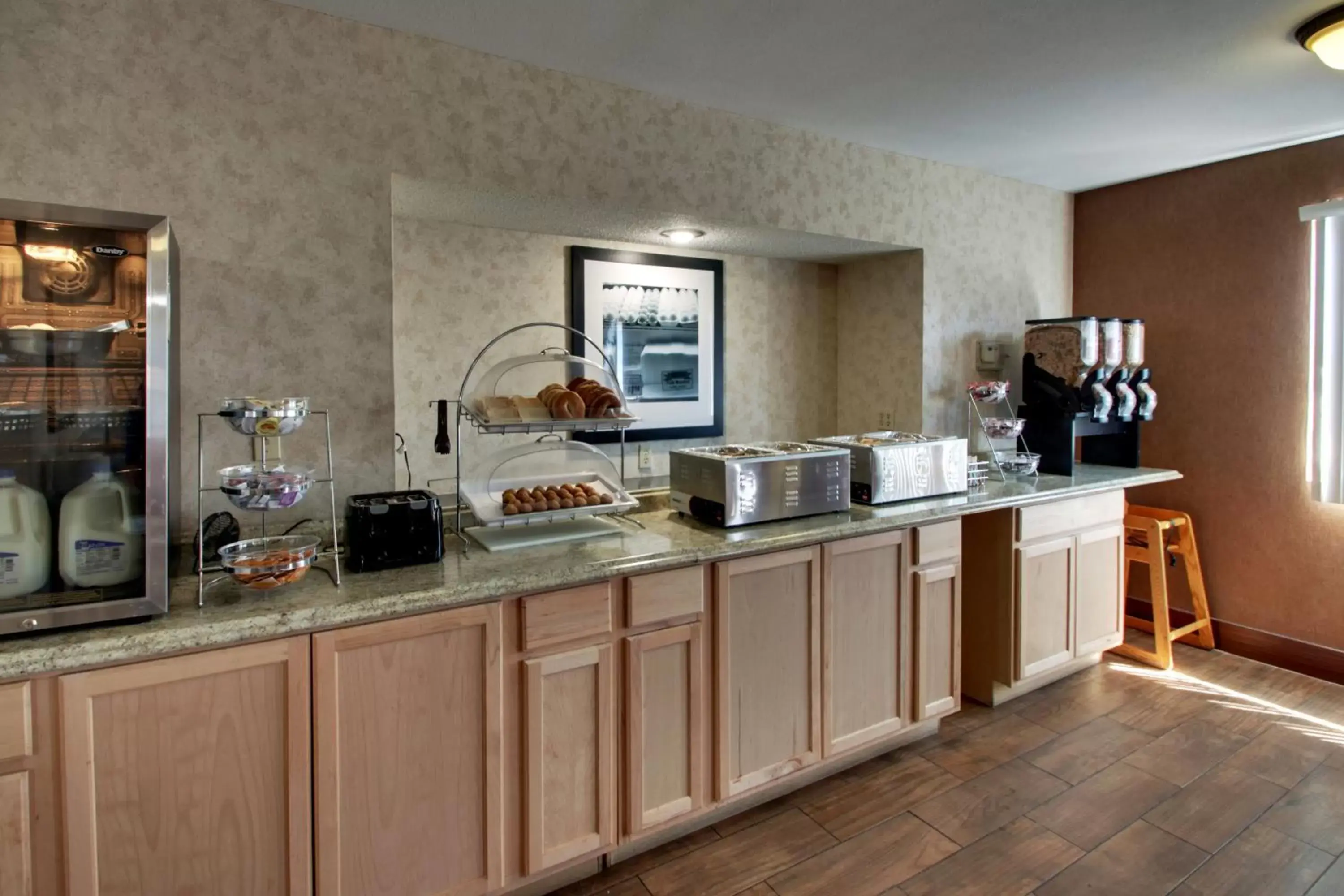 Continental breakfast, Kitchen/Kitchenette in Angel Inn - Central