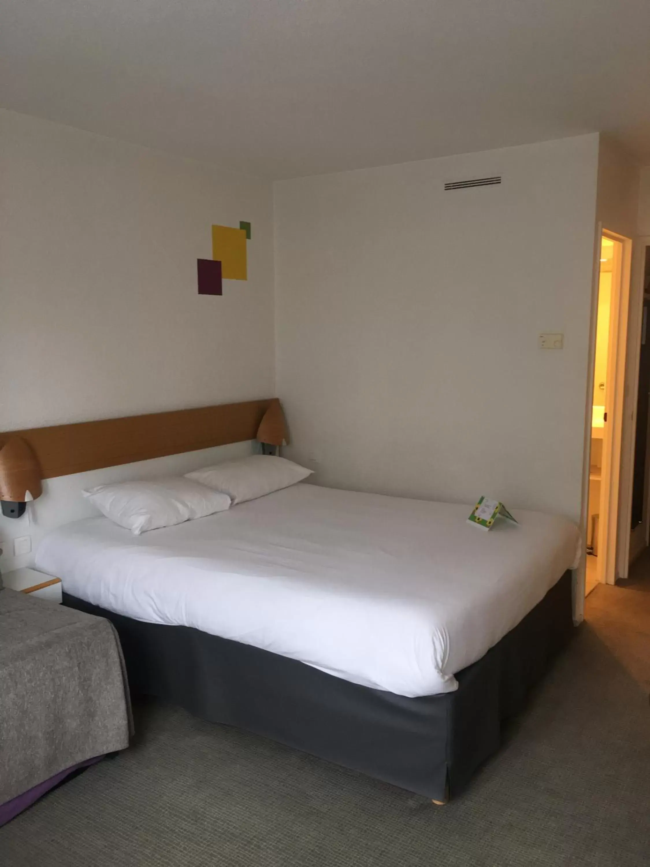 Photo of the whole room, Bed in ibis Styles Besançon