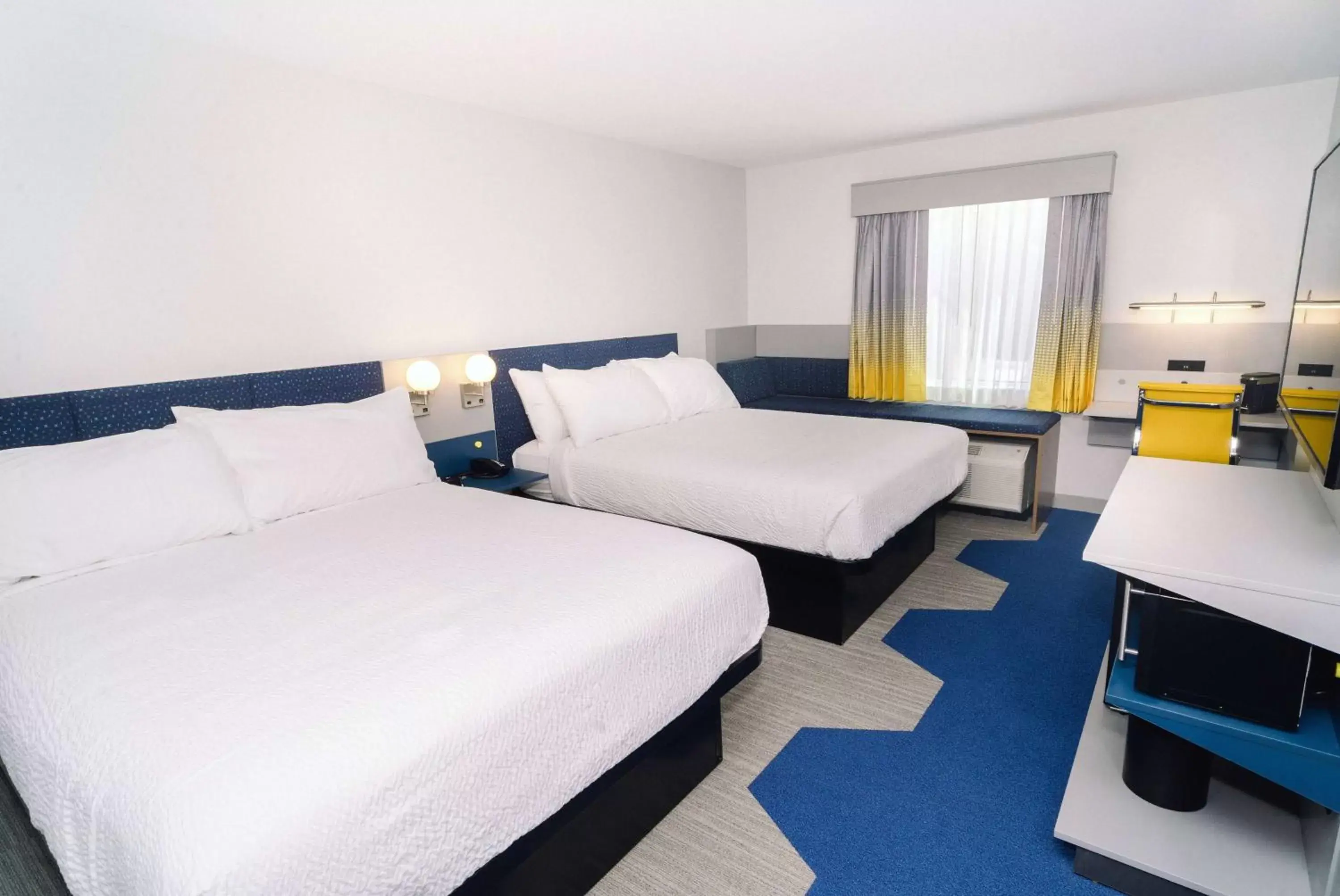 Photo of the whole room, Bed in Microtel Inn & Suites by Wyndham Macedon