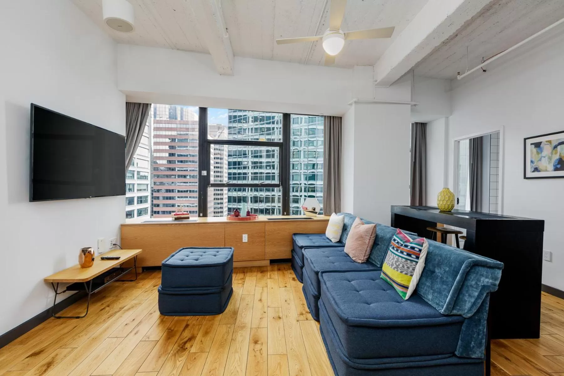 Living room in Placemakr Wall Street