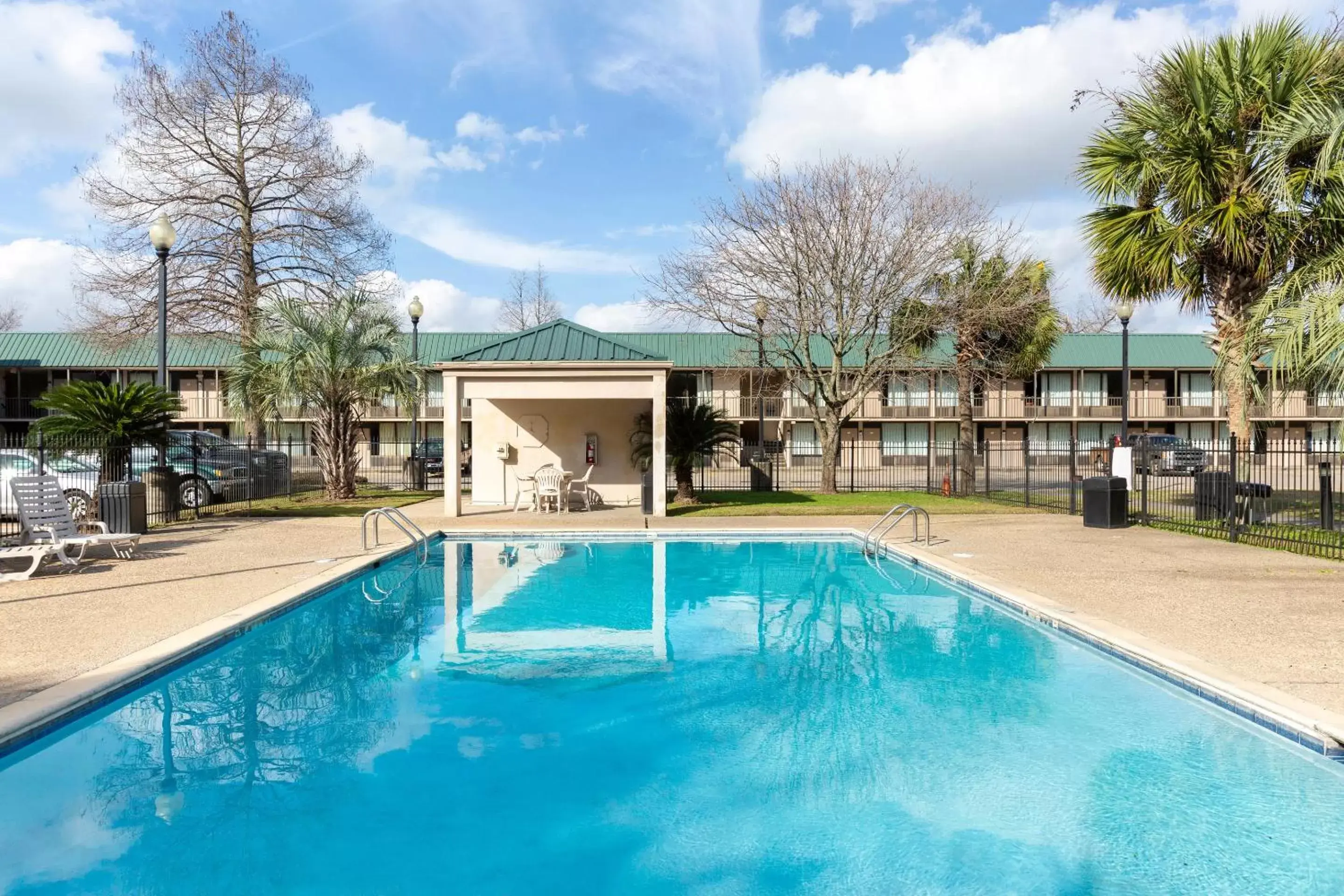 Swimming Pool in OYO Hotel Port Allen LA I-10 West