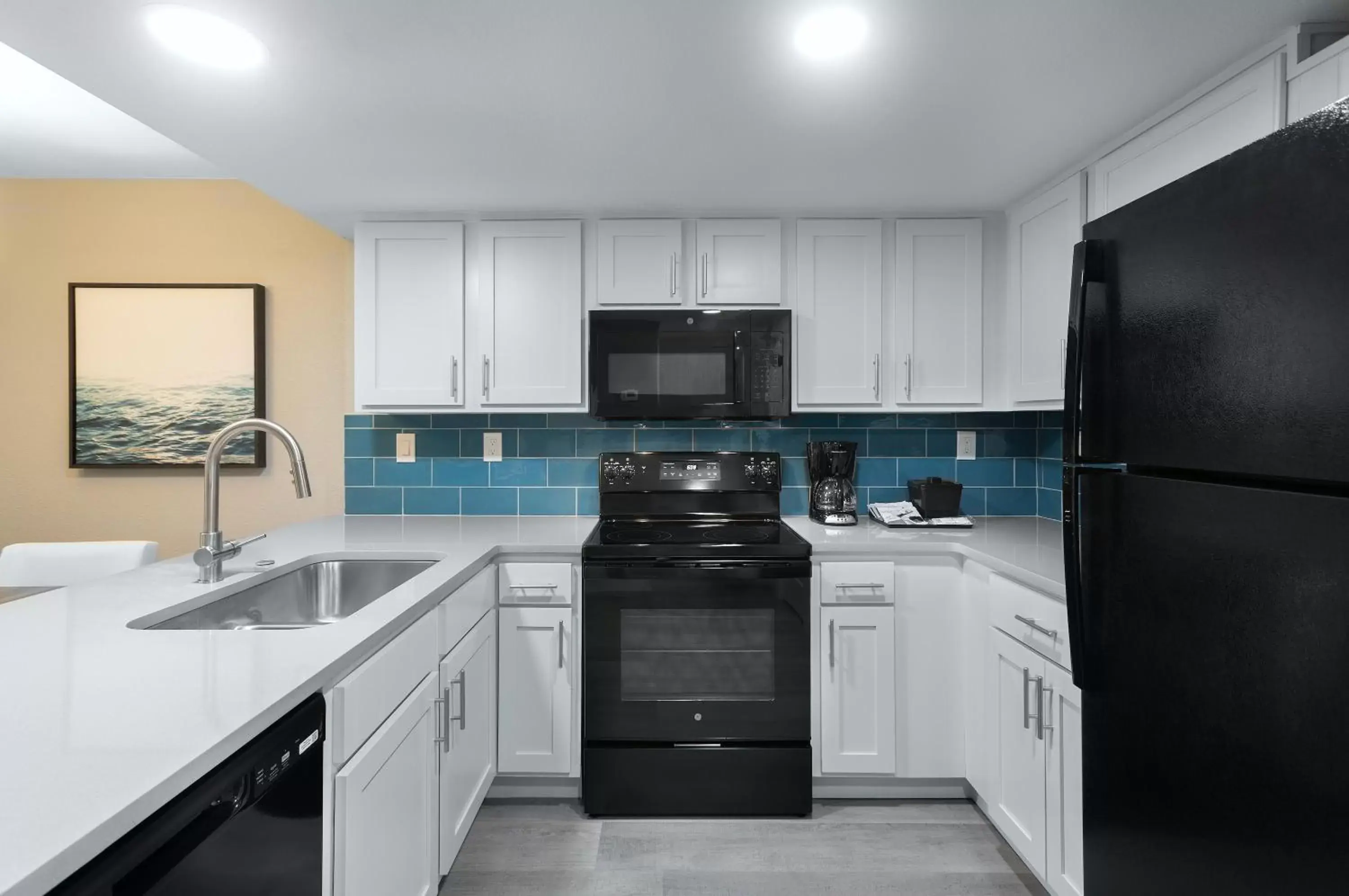 dishwasher, Kitchen/Kitchenette in Breakers Resort Hotel