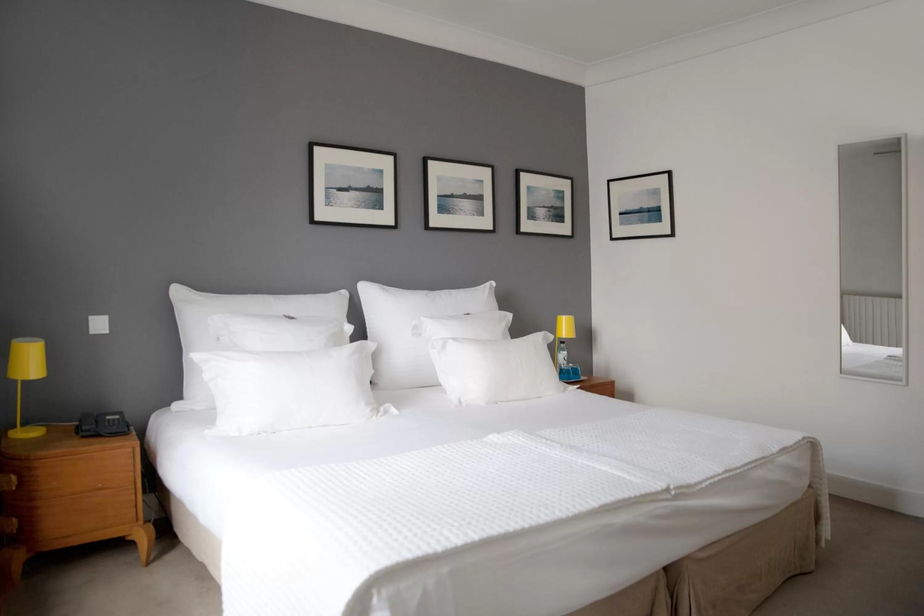 Bedroom, Bed in Hôtel Arvor Saint Georges