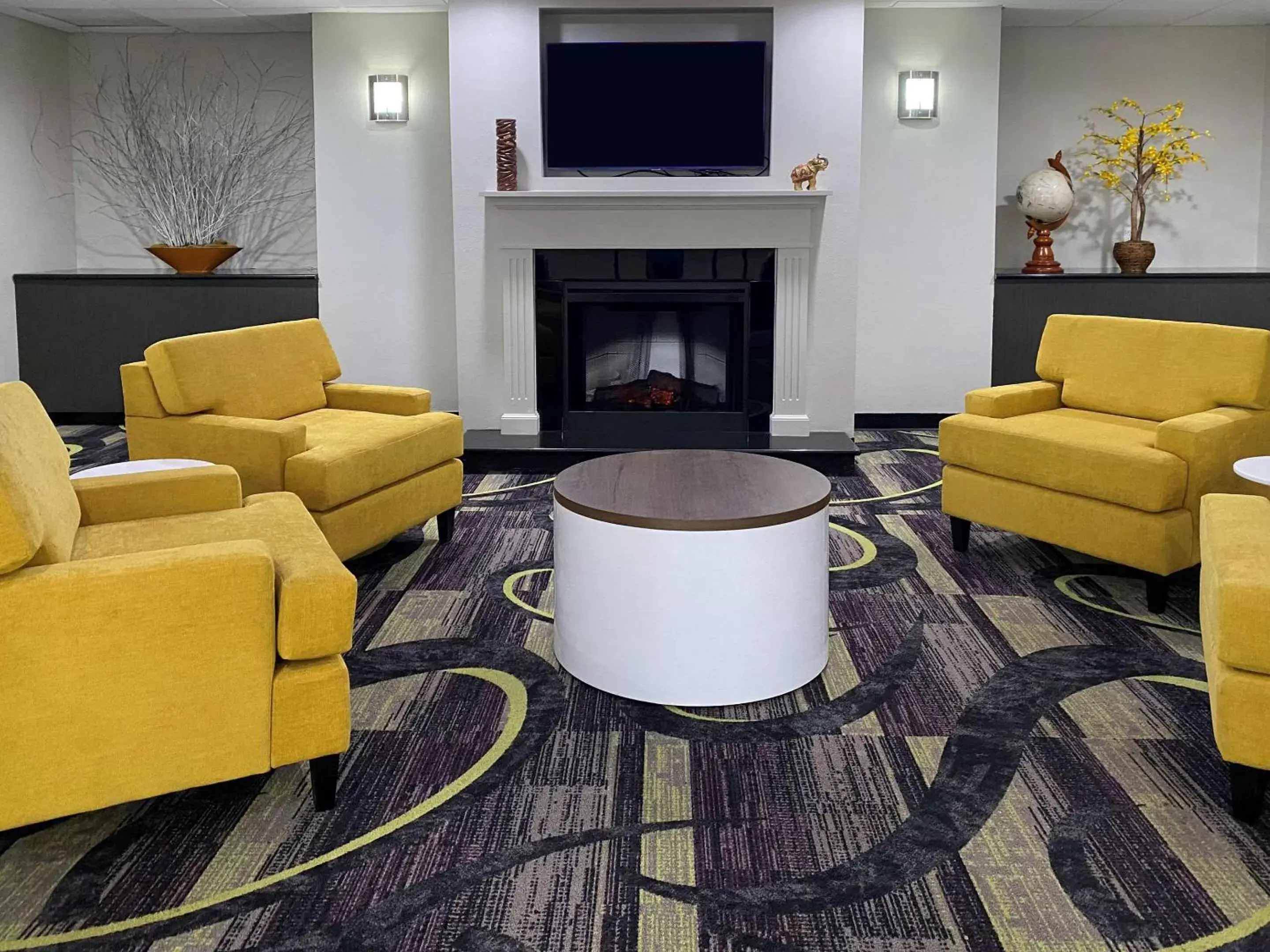 Lobby or reception, Seating Area in MainStay Suites
