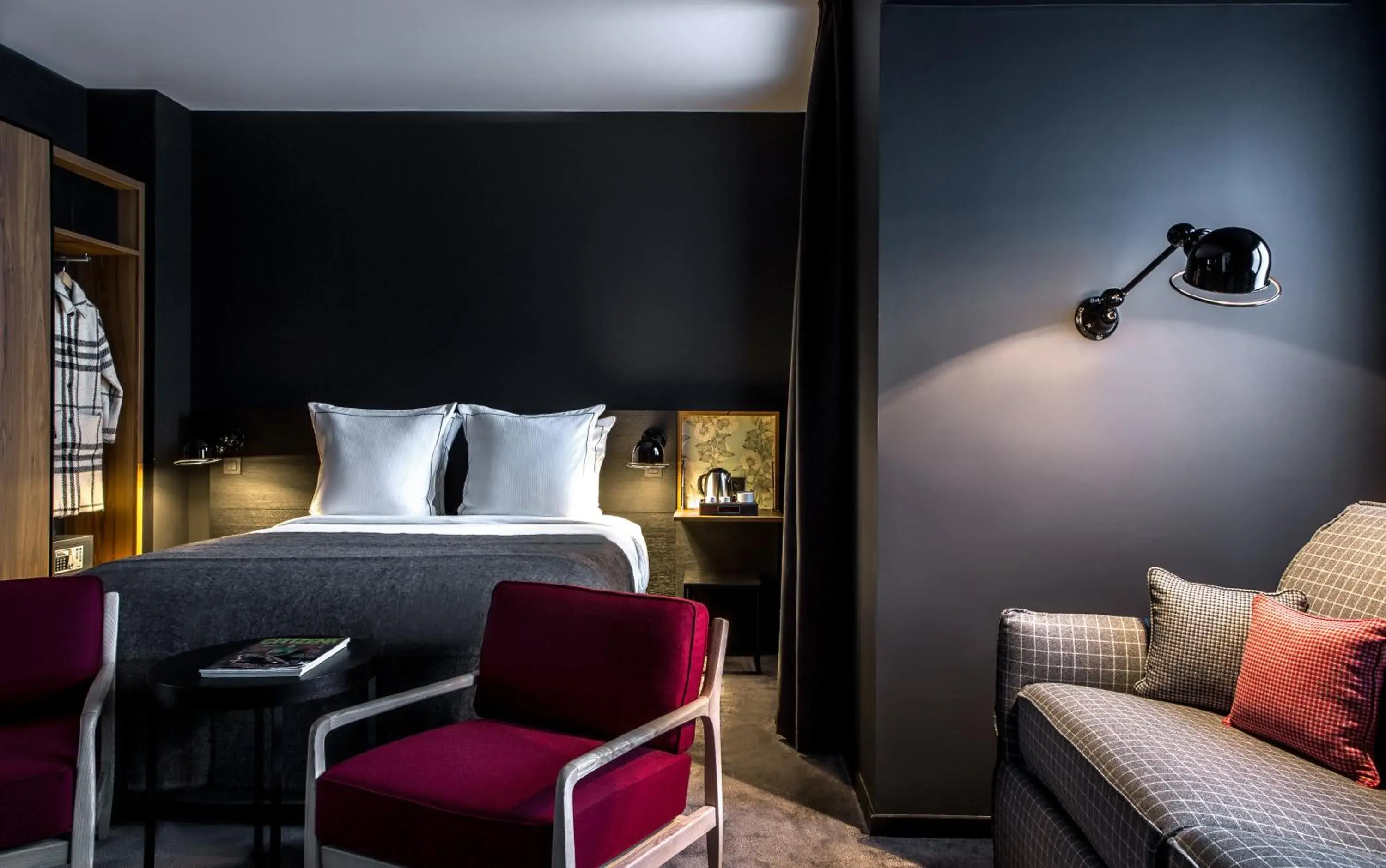 Photo of the whole room, Bed in Hôtel Louvre-Lens - Esprit de France Photo of the whole room, Bed in Hôtel Louvre-Lens - Esprit de France