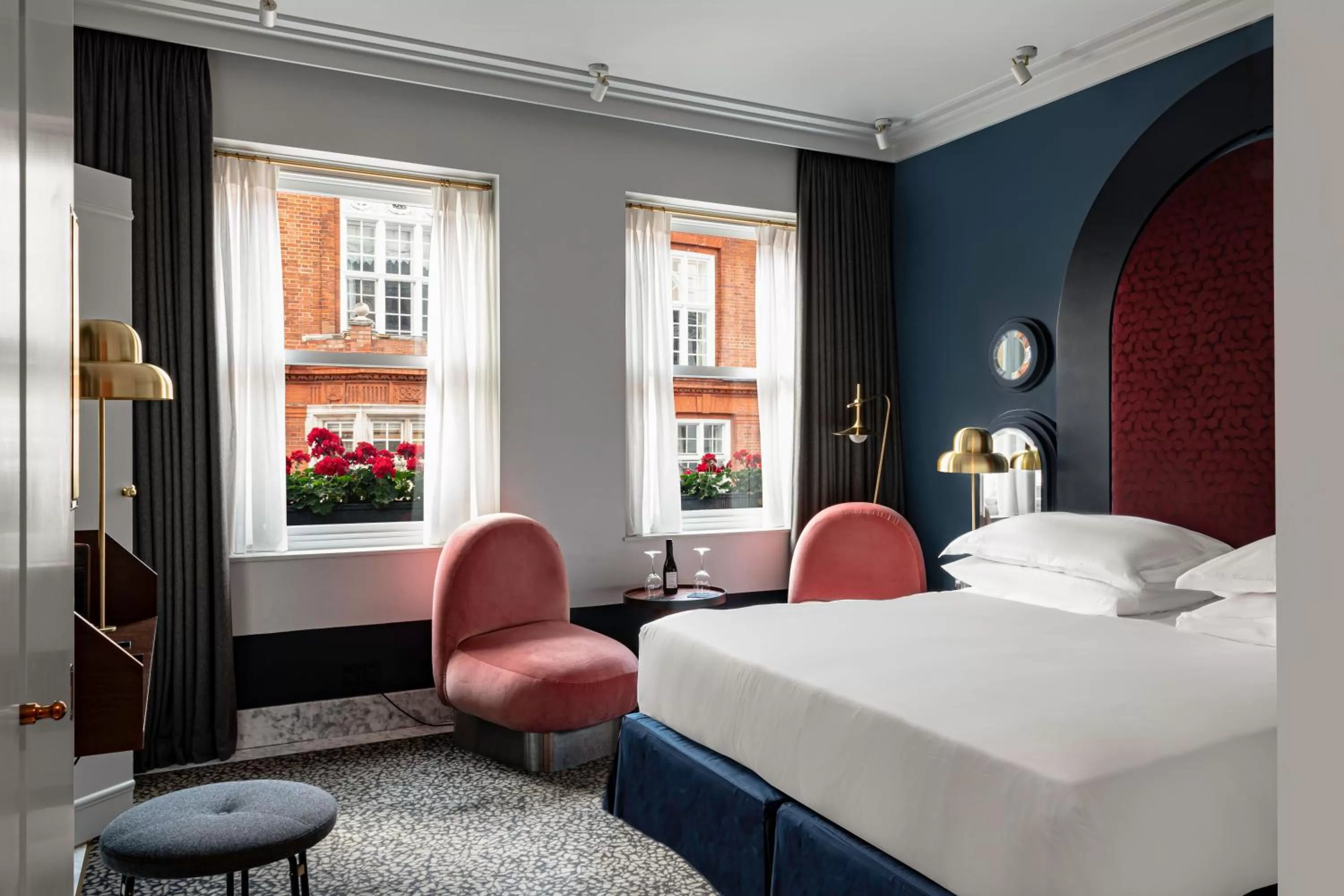 Bed in Henrietta Experimental