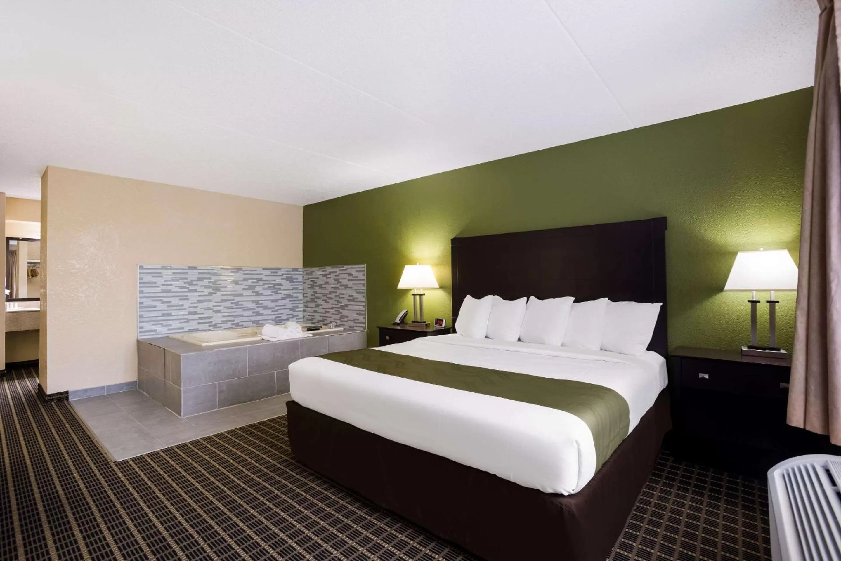 Bedroom, Bed in Quality Inn & Suites Big Rapids near University