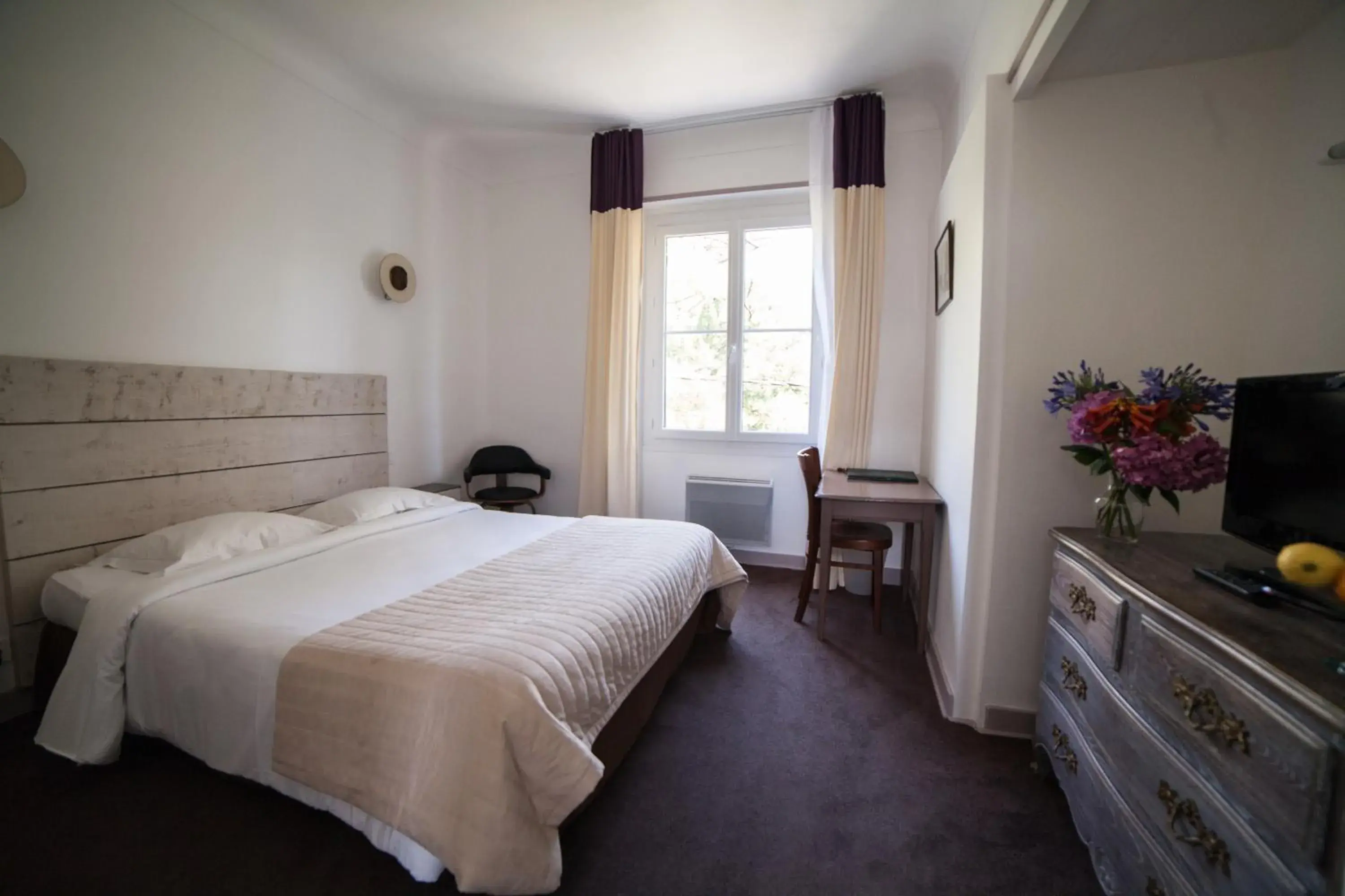 Photo of the whole room, Bed in Hotel Saint Paul