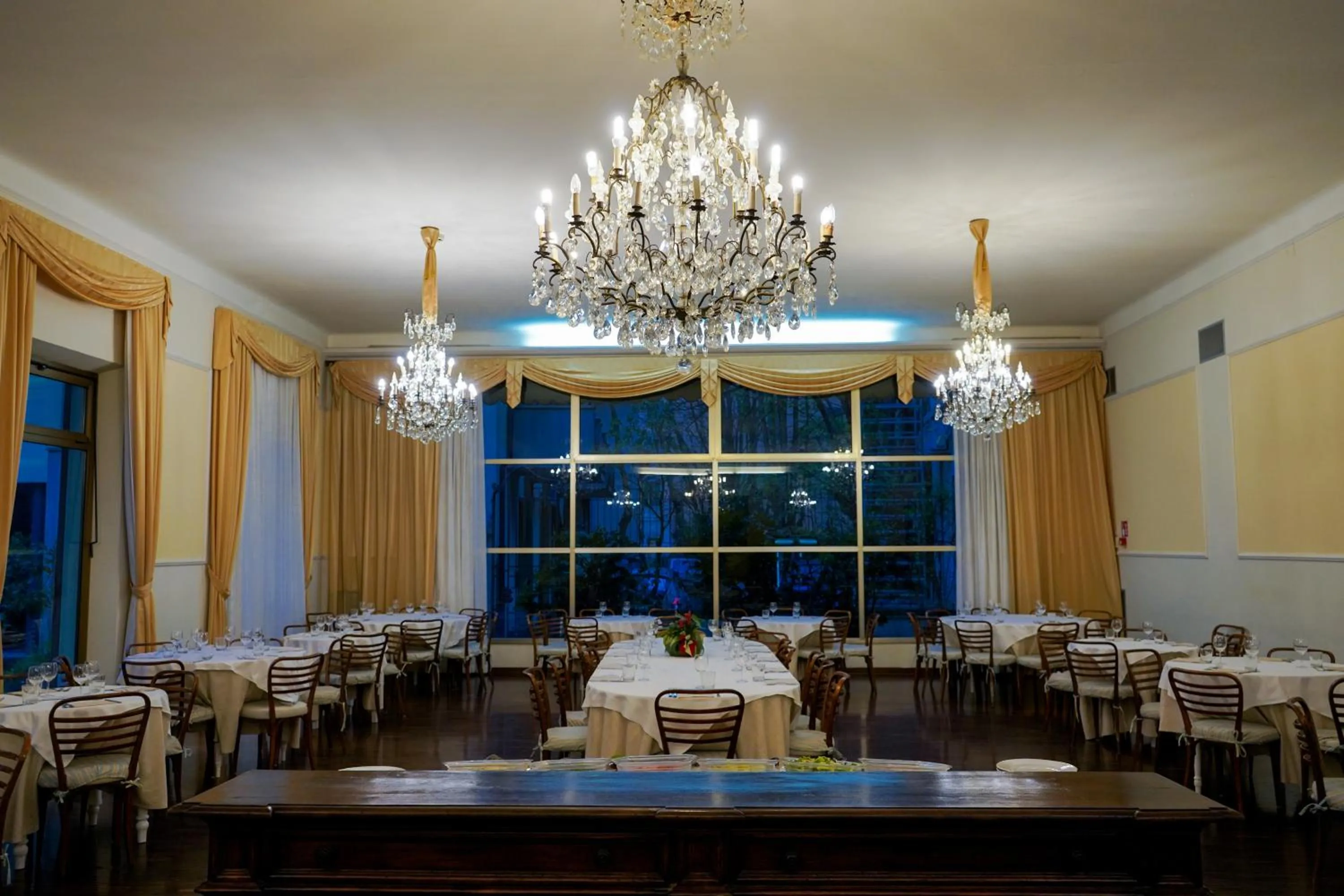Restaurant/places to eat in HG Hotel Cappelli