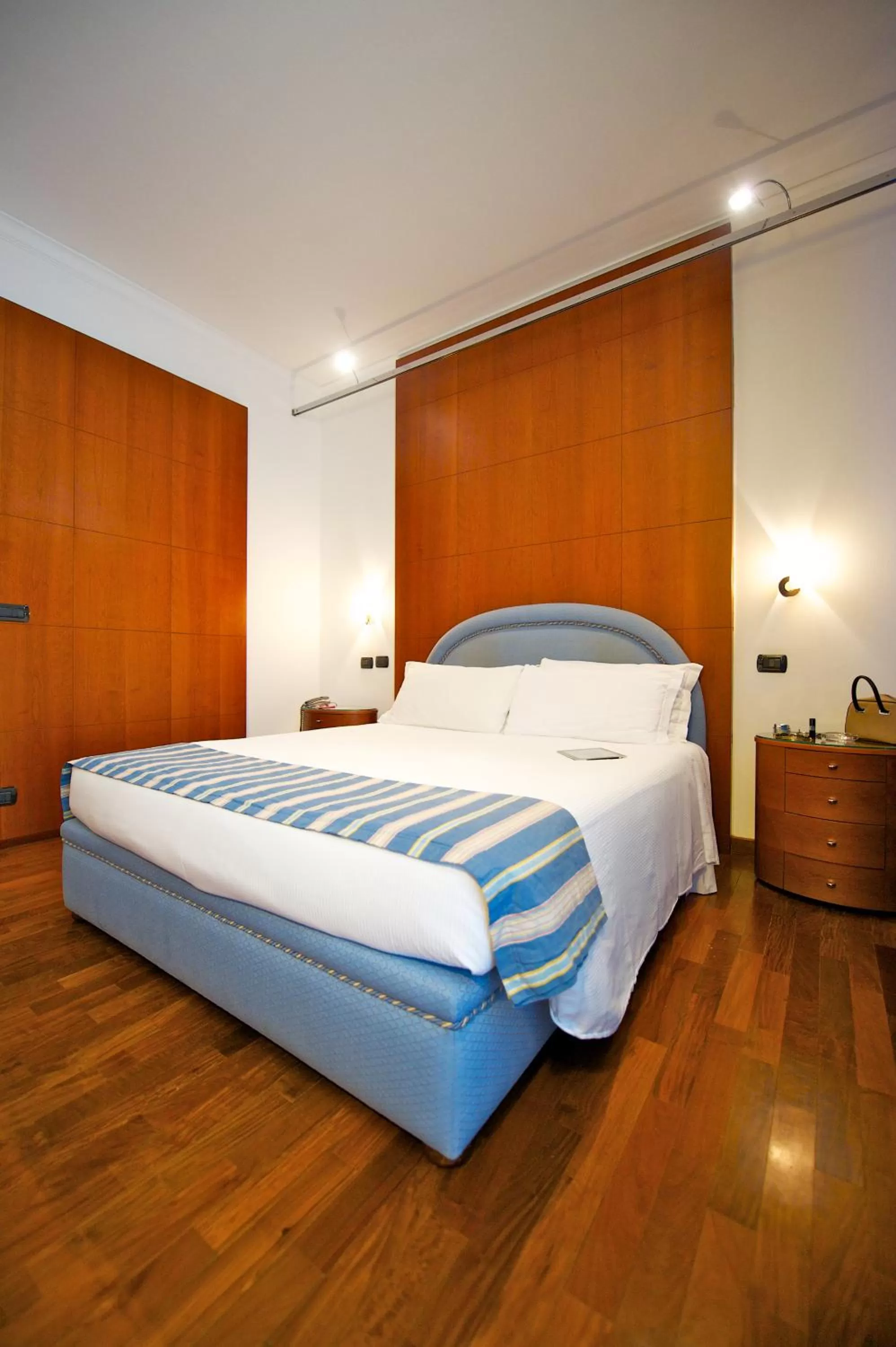 Photo of the whole room, Bed in Hotel Royal Torino Centro Congressi