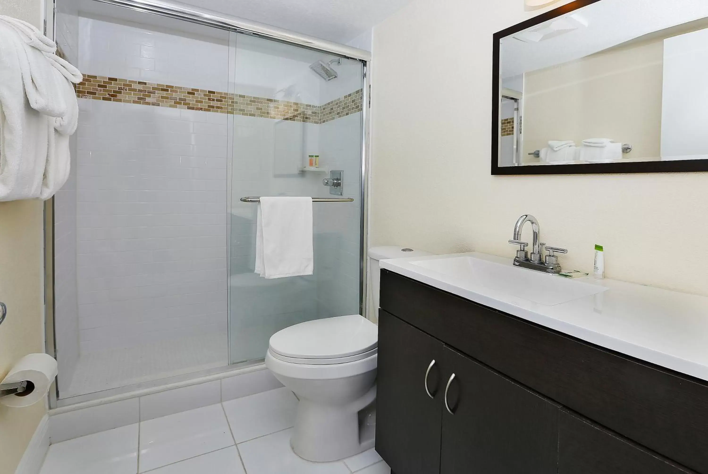 Deluxe Double Room with Two Double Beds - single occupancy - Ocean View in Chateau Mar Beach Resort Deluxe Double Room with Two Double Beds - single occupancy - Ocean View in Chateau Mar Beach Resort