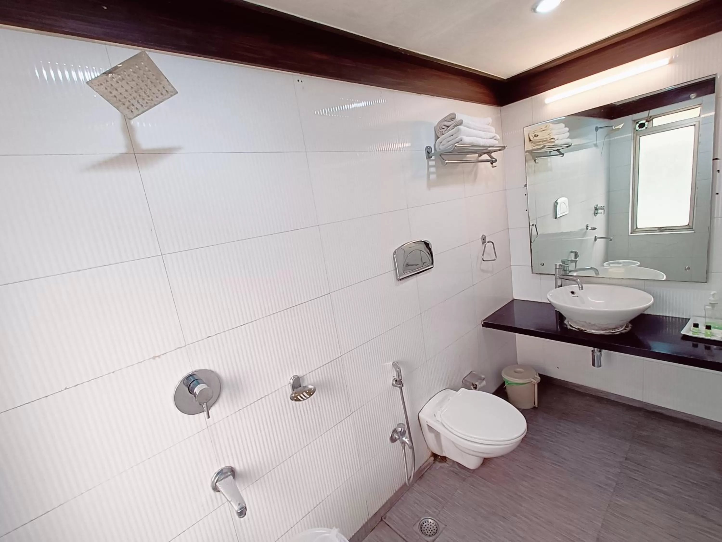 Rapid Lakme Executive Hotel