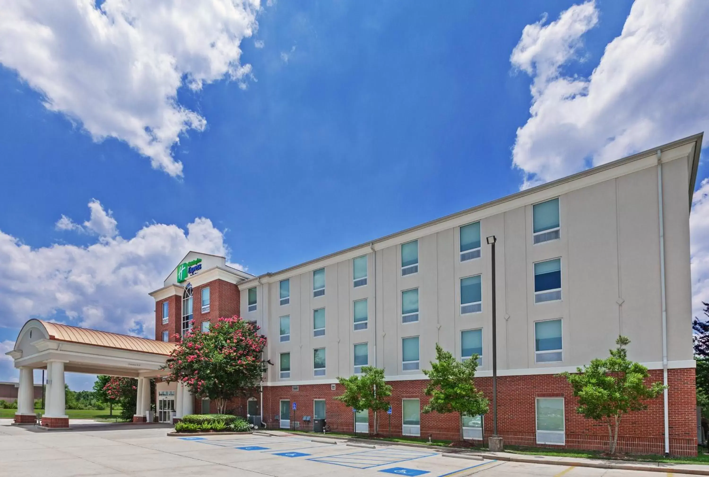 Property Building in Holiday Inn Express & Suites Baton Rouge East, an IHG Hotel