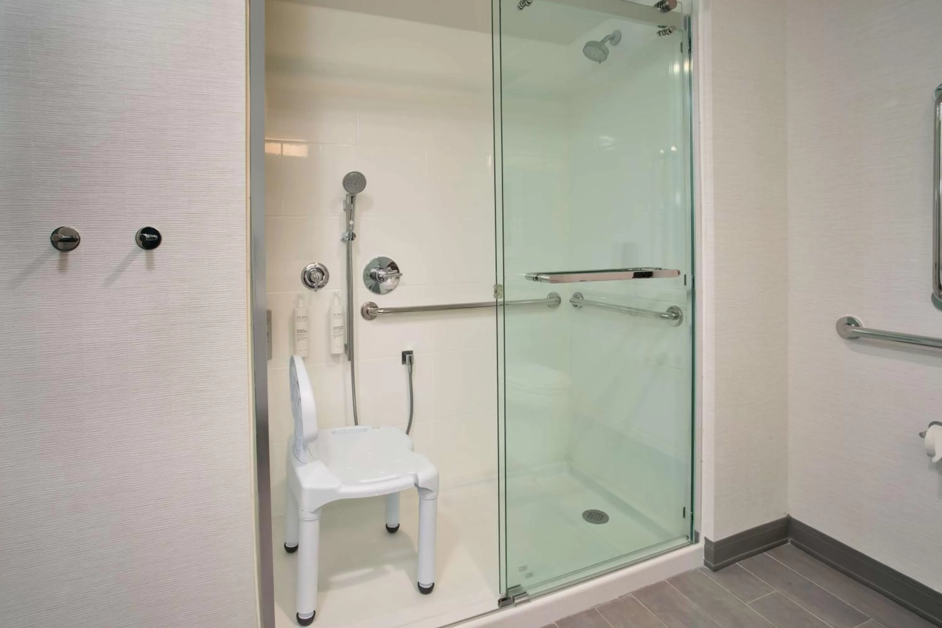 Bathroom in Hampton Inn Union City, Tn