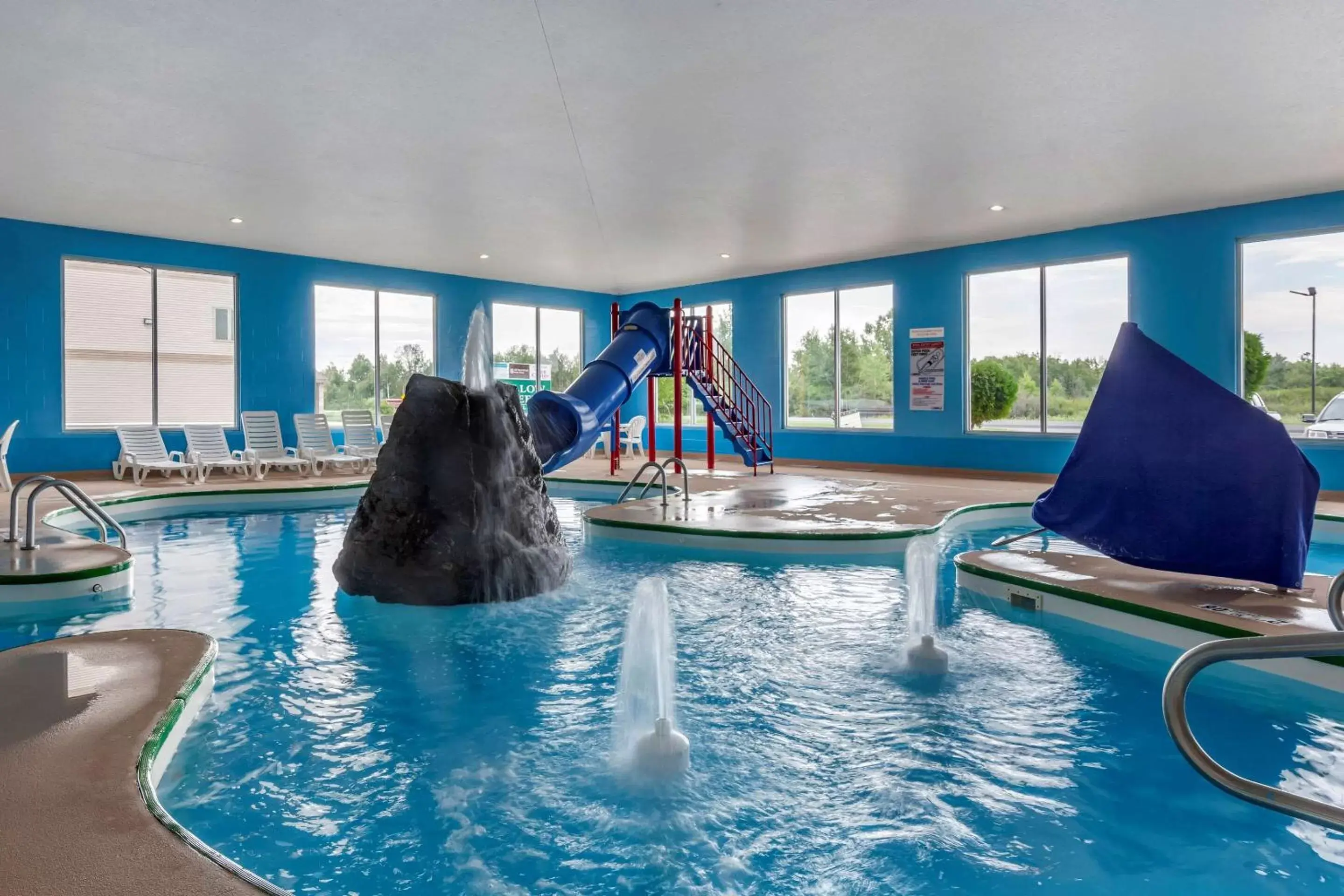 On site, Swimming Pool in Comfort Suites Escanaba