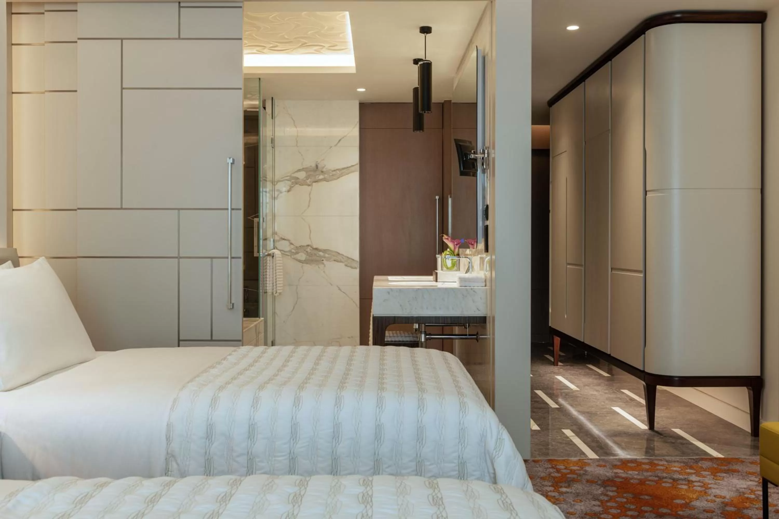 Bedroom, Bed in Le Royal Méridien Place Vendôme Lusail