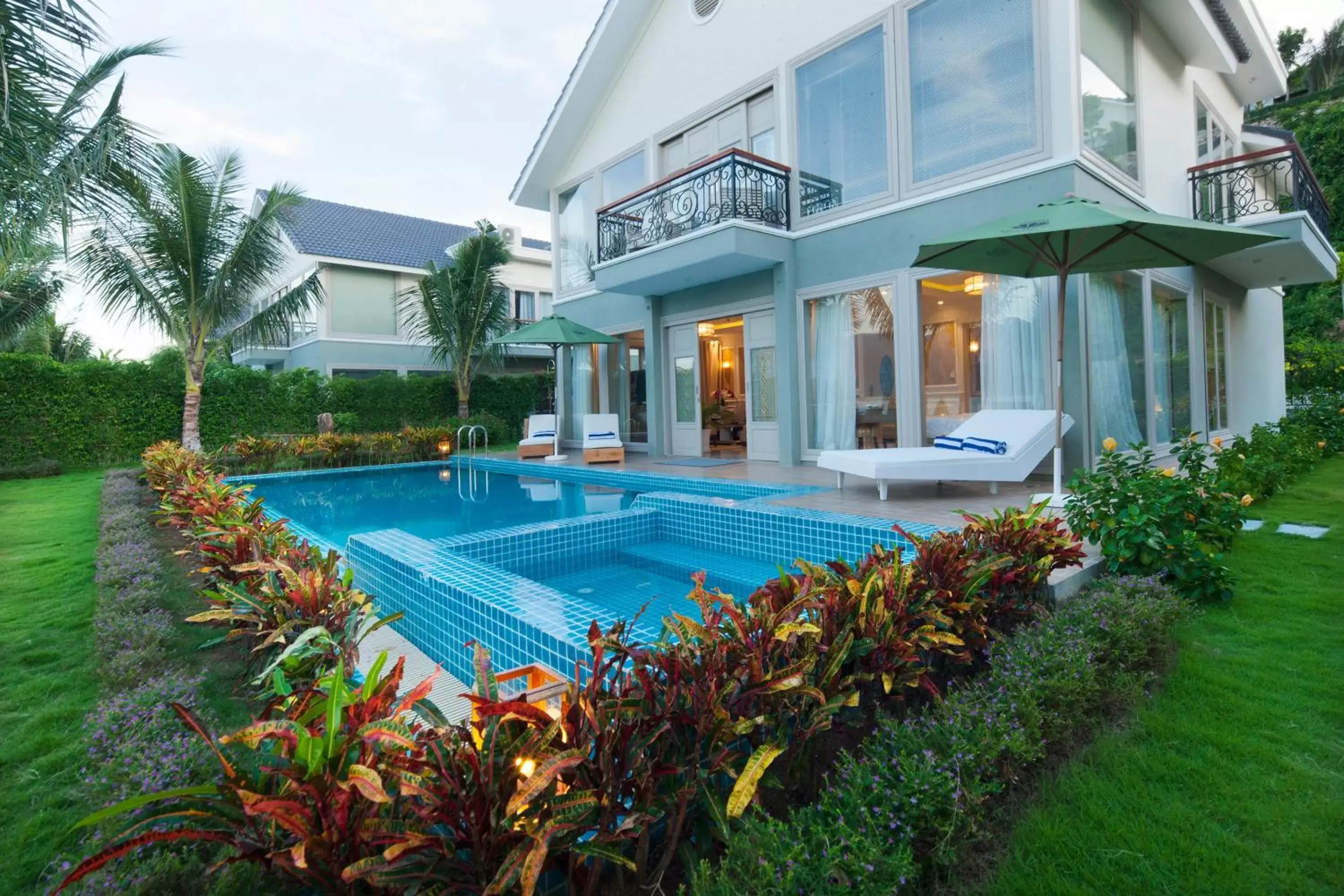 Swimming pool, Property Building in Hon Tam Resort