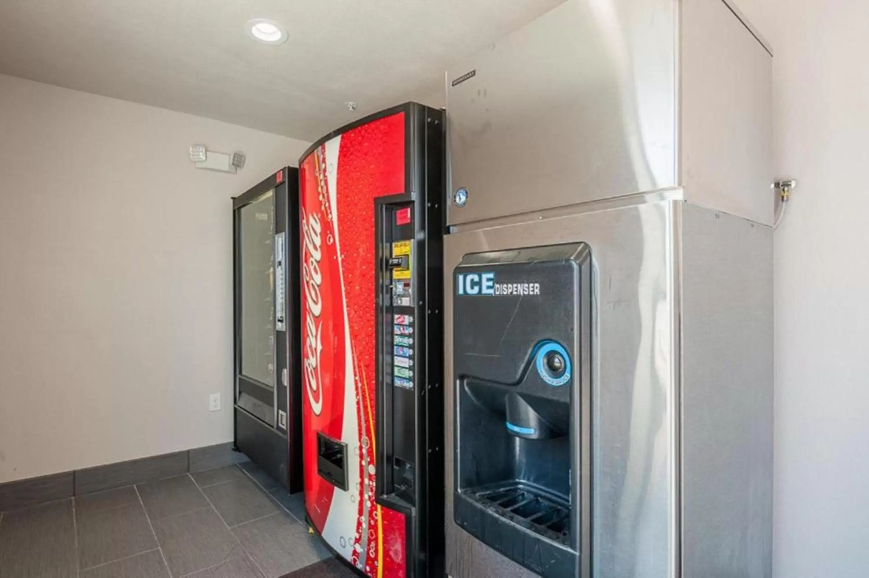 vending machine in Stratford House Inn