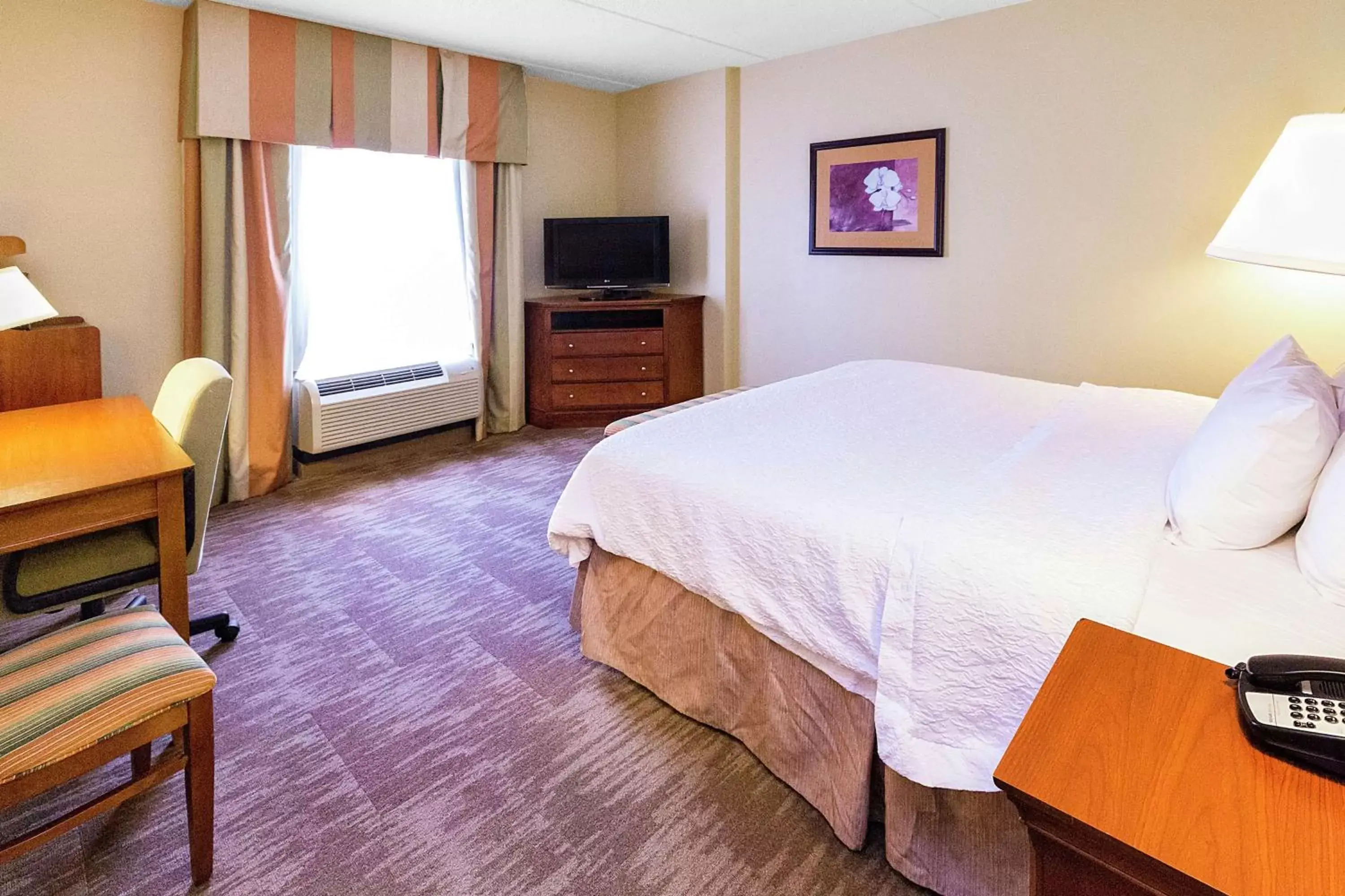 Bedroom, Bed in Hampton Inn & Suites Blairsville