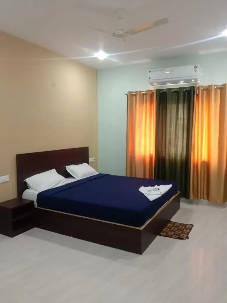 Bed in Hotel Shree Sai Inn