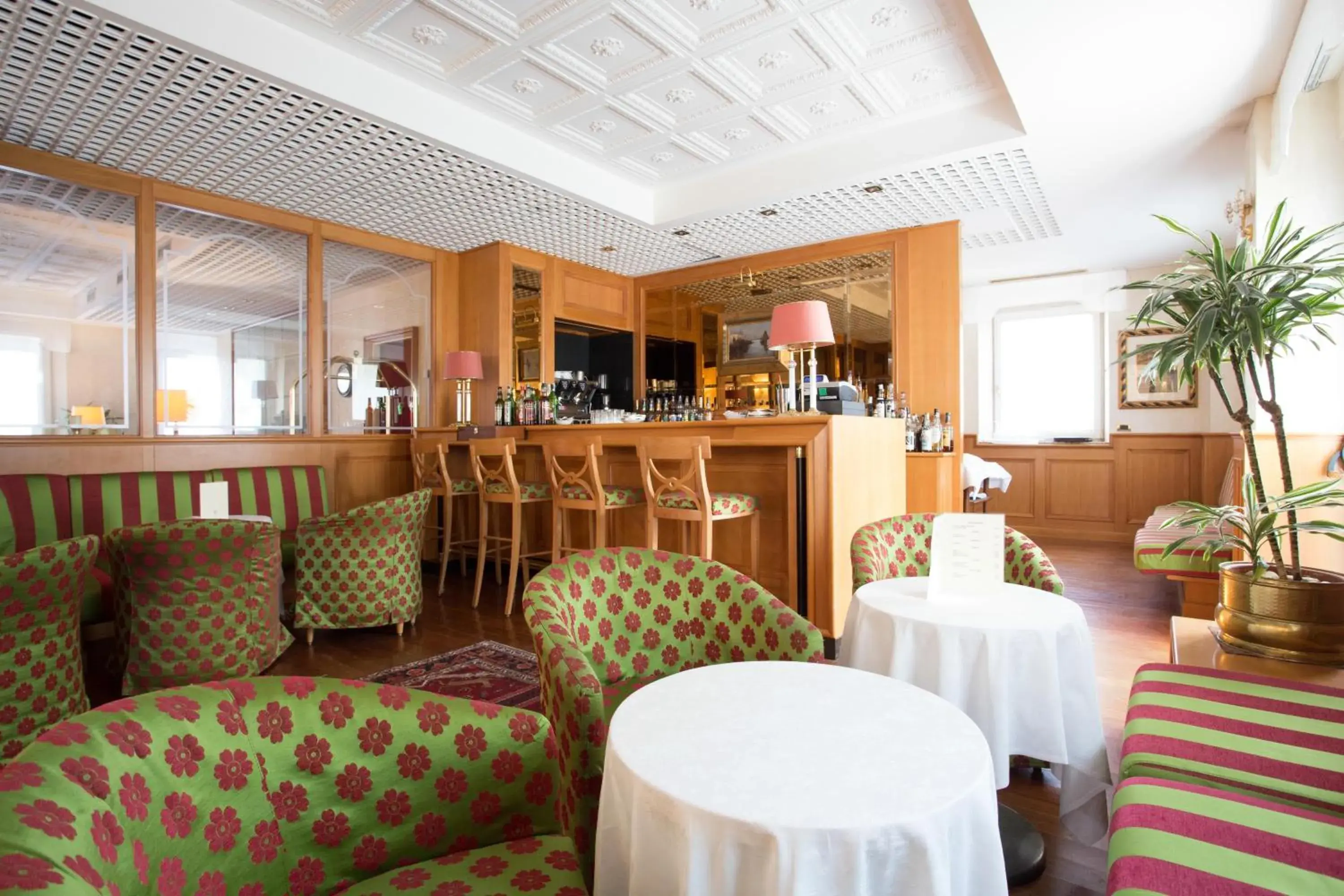 Lounge or bar, Restaurant/Places to Eat in Greif Hotel Maria Theresia