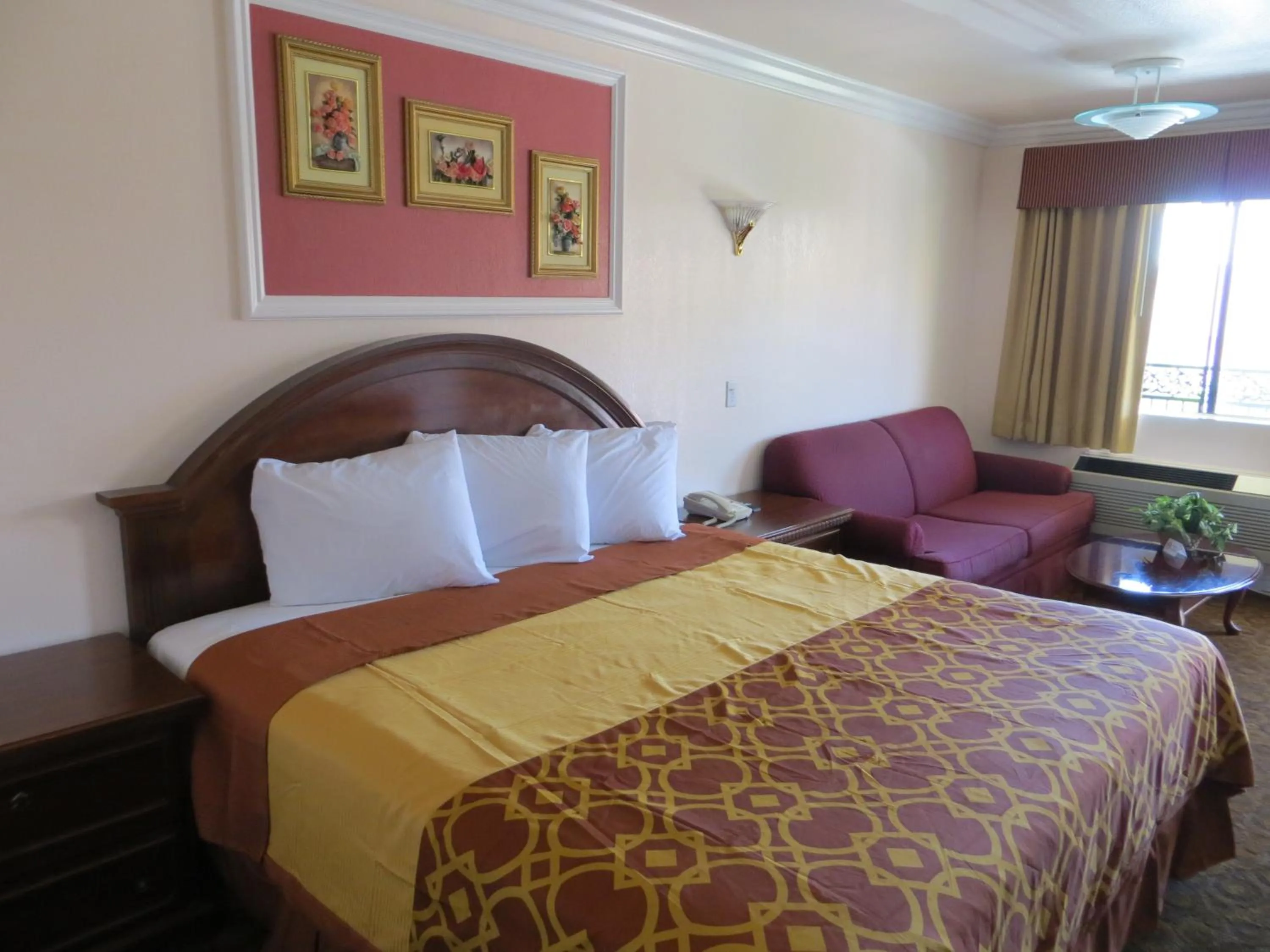 Photo of the whole room, Bed in Azusa Inn