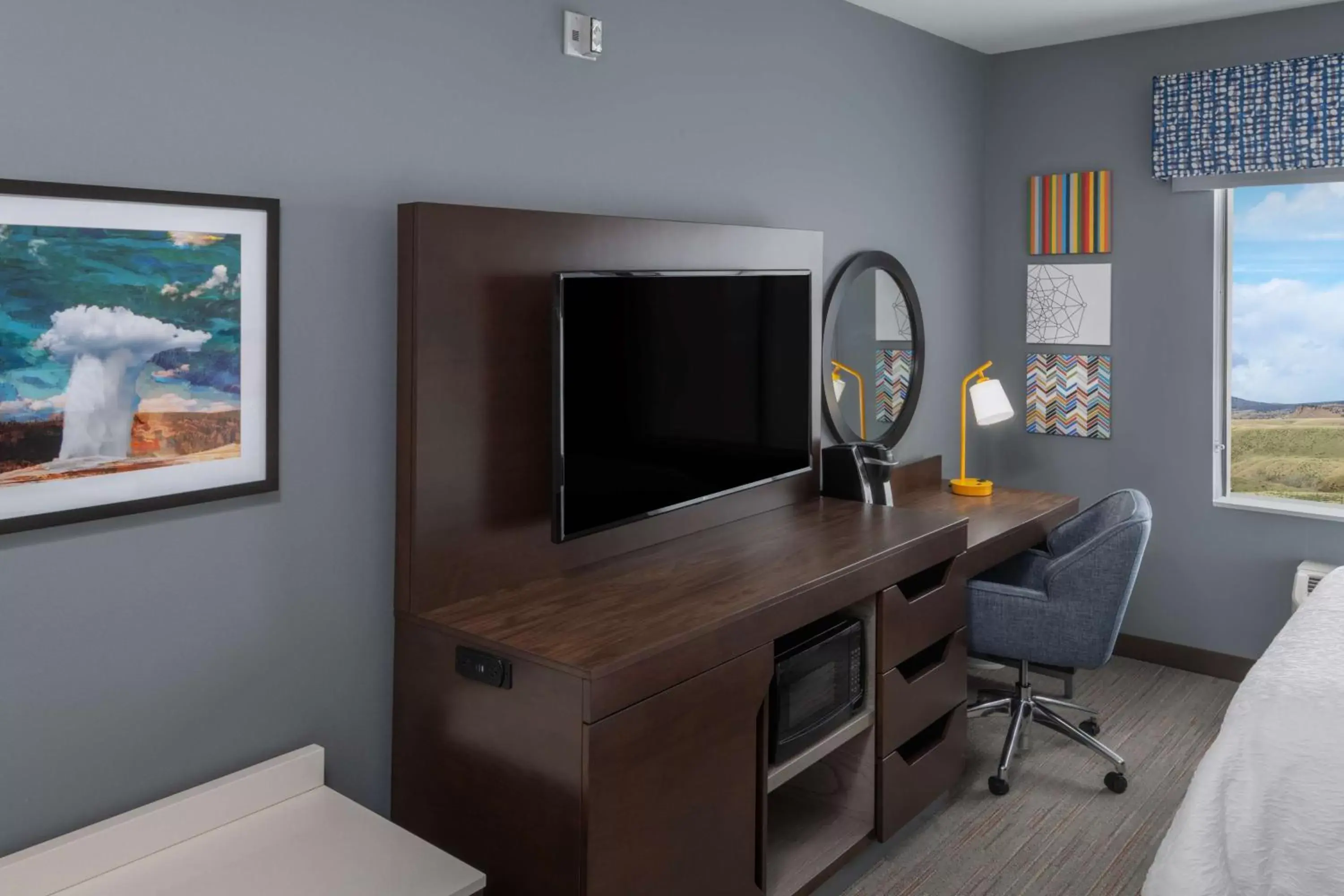 Bedroom, TV/Entertainment Center in Hampton Inn & Suites Cody, Wy