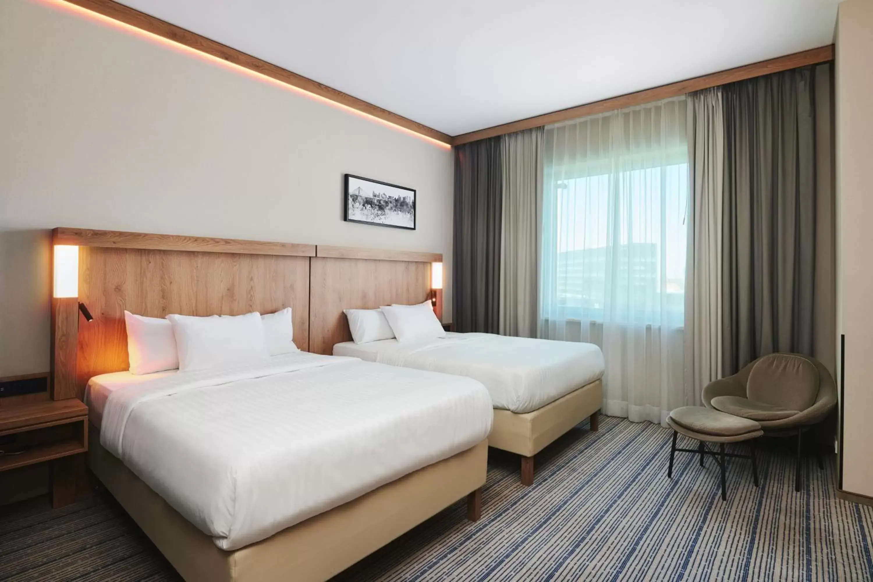 Photo of the whole room, Bed in Courtyard by Marriott Warsaw Airport