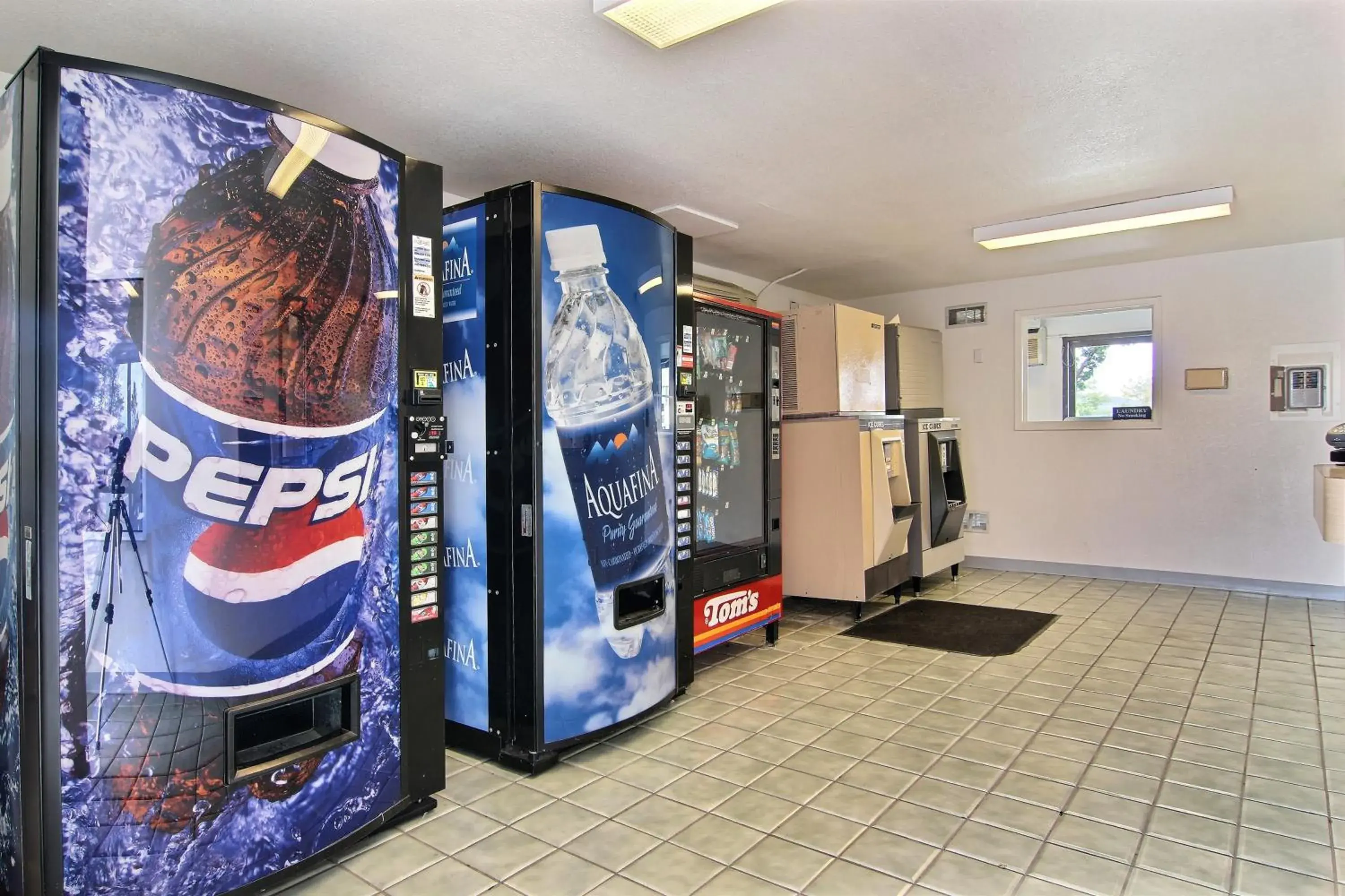 Food and drinks in Travelodge by Wyndham Raton Food and drinks in Travelodge by Wyndham Raton