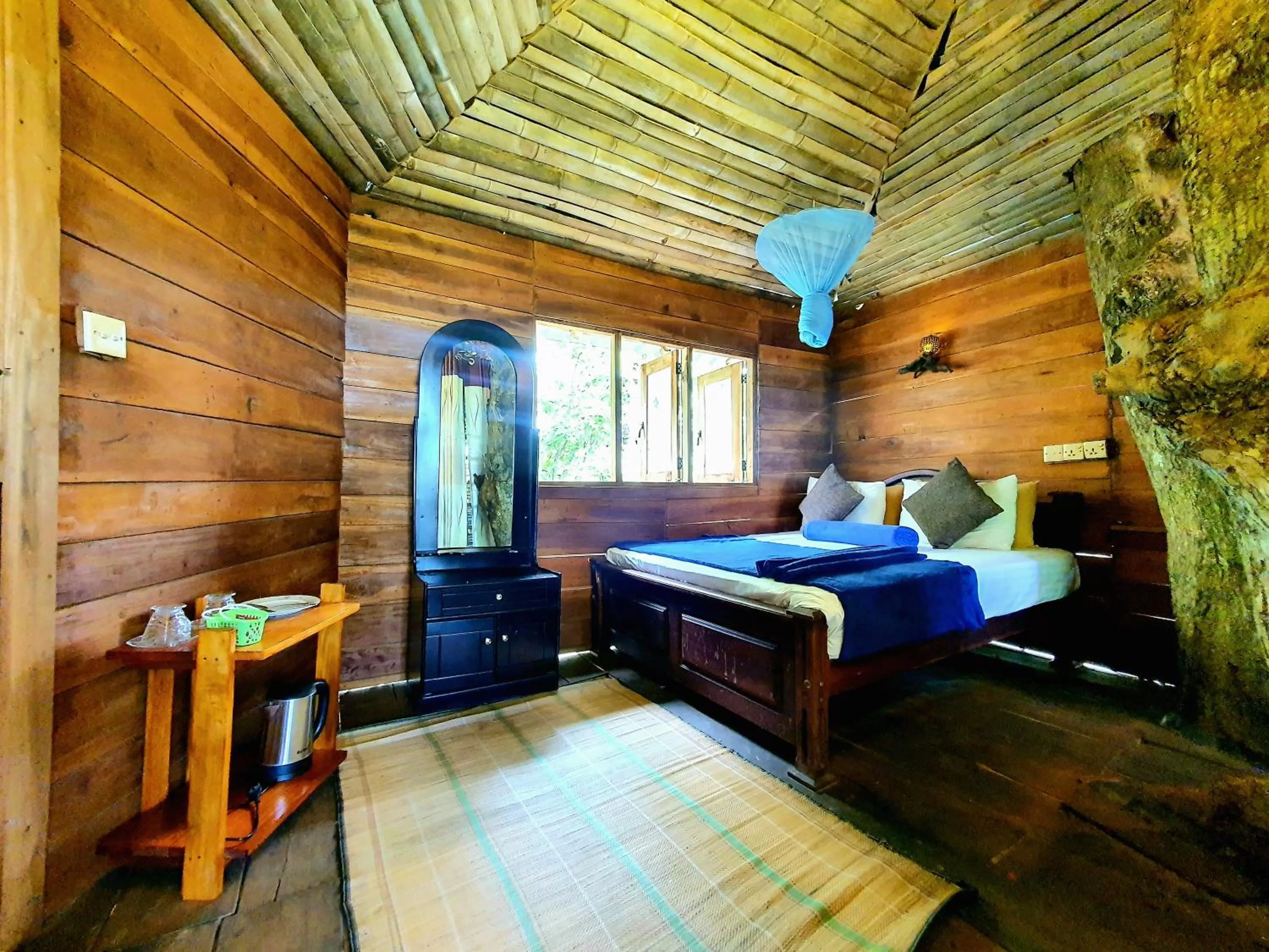 Bed in The Winsome & Tree House
