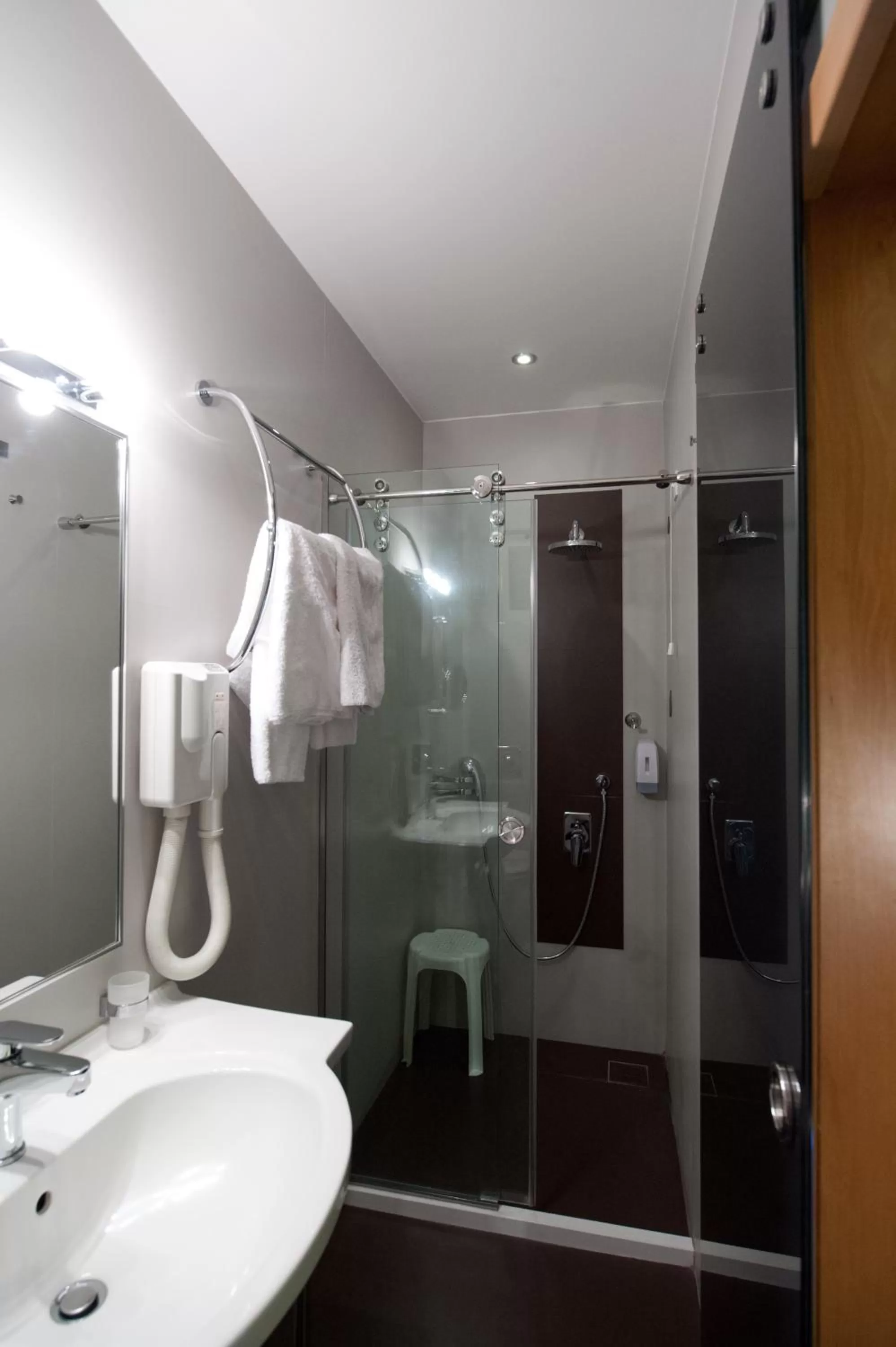 Bathroom in Kastro Hotel