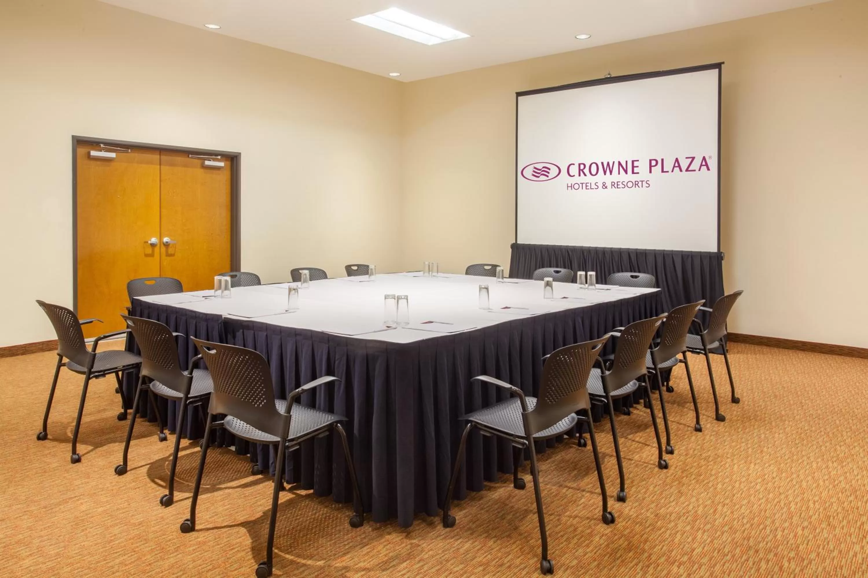 Meeting/conference room in Crowne Plaza Monterrey Aeropuerto by IHG