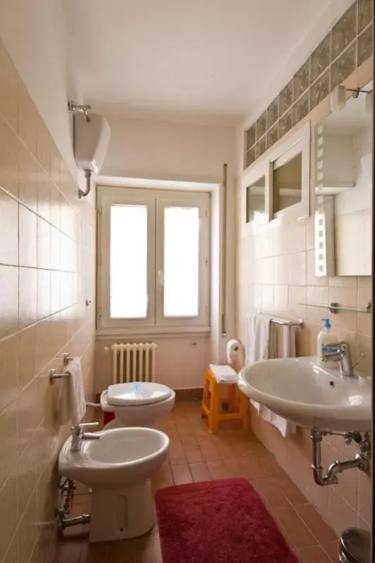 Bathroom in B&B Roma Appia Davila25