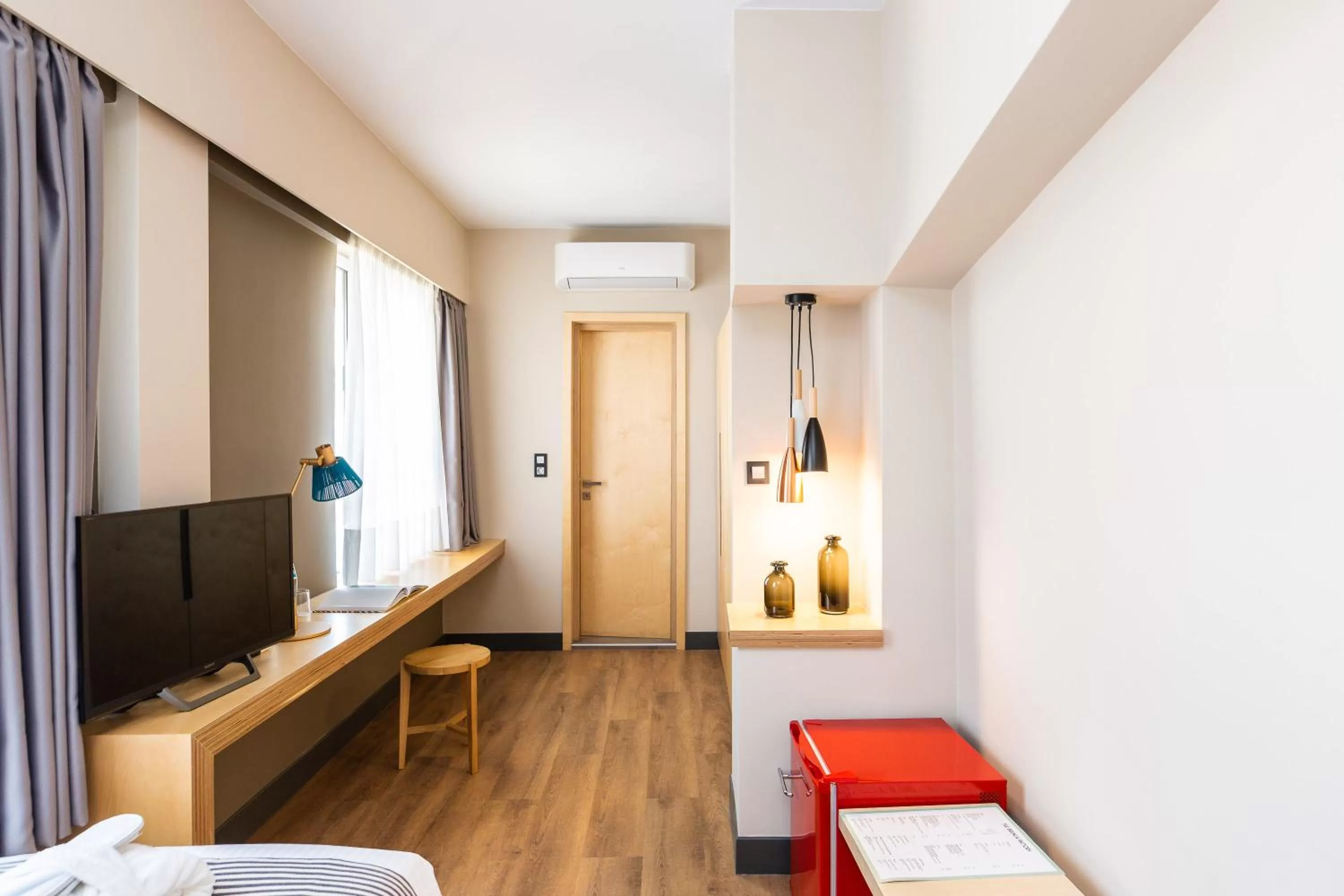 Communal lounge/ TV room, Bed in St. Bjur Suites