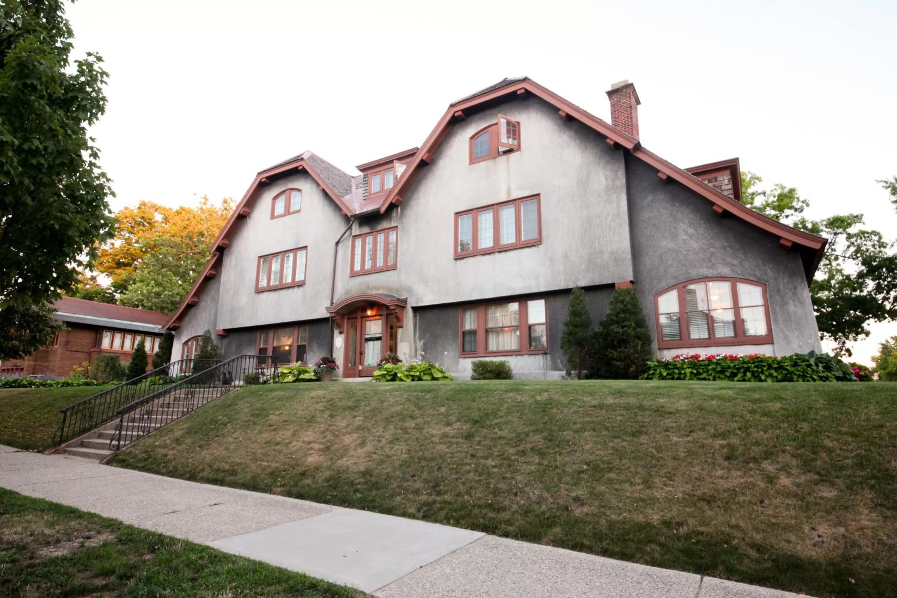Property Building in Leonard at Logan House