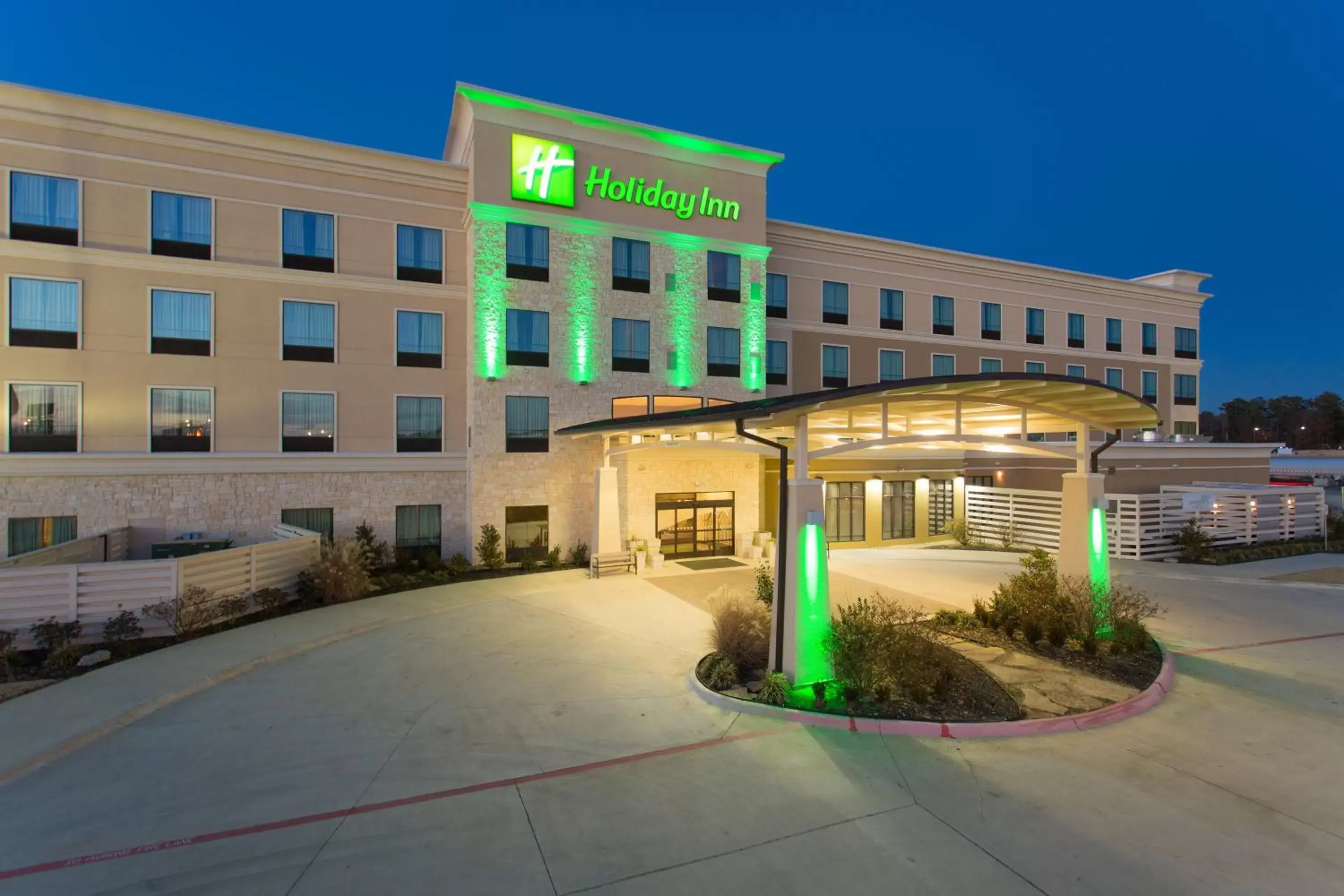 Property Building in Holiday Inn Texarkana Arkansas Convention Center, an IHG Hotel