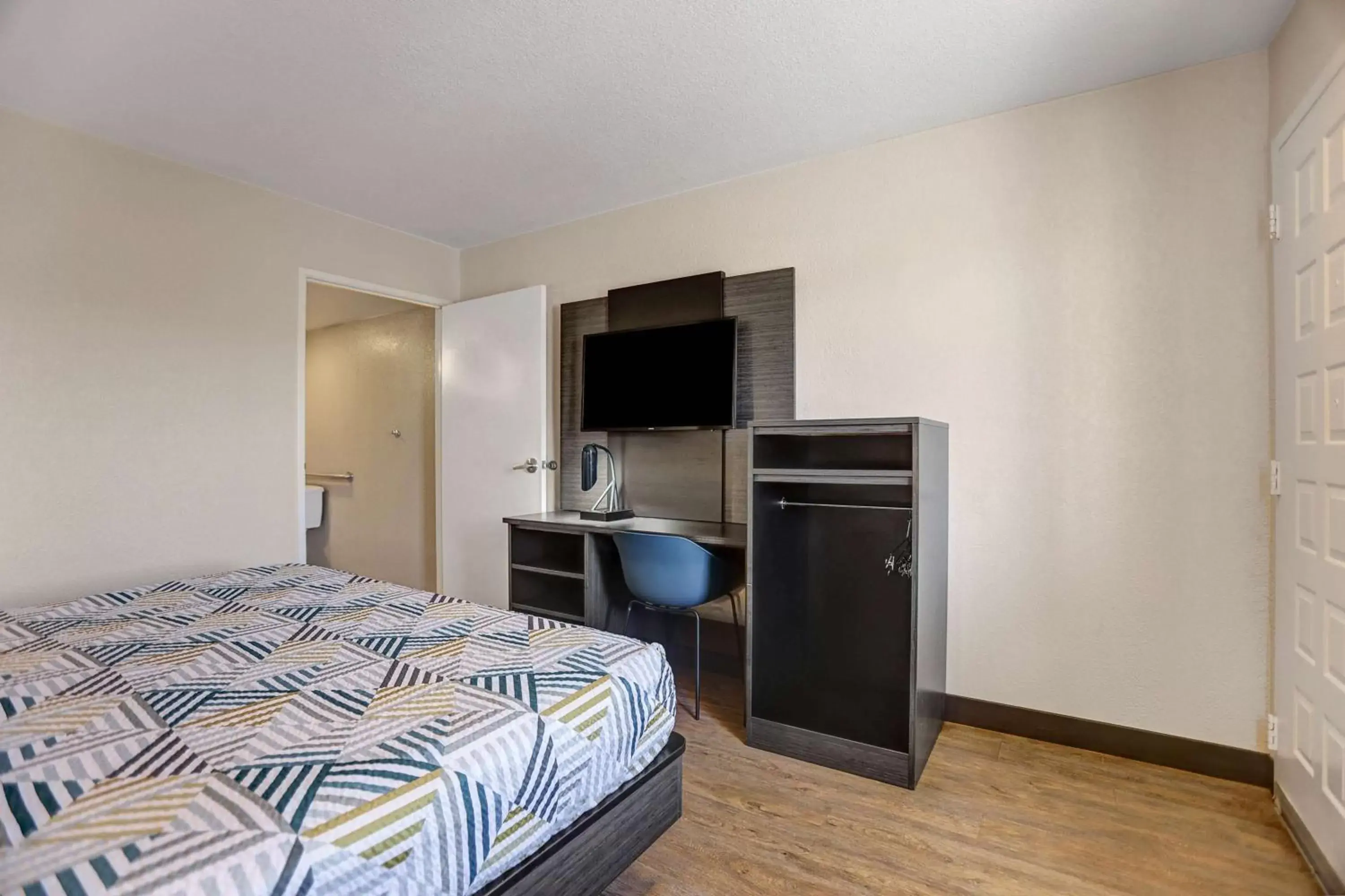 Photo of the whole room, TV/Entertainment Center in Motel 6-Amarillo, TX - Airport