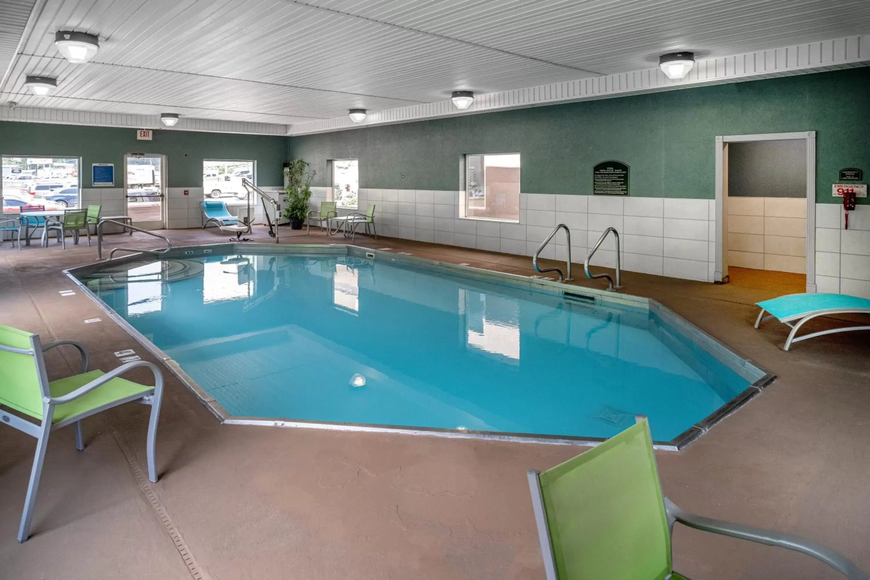 Swimming Pool in Holiday Inn Express and Suites Pikeville, an IHG Hotel