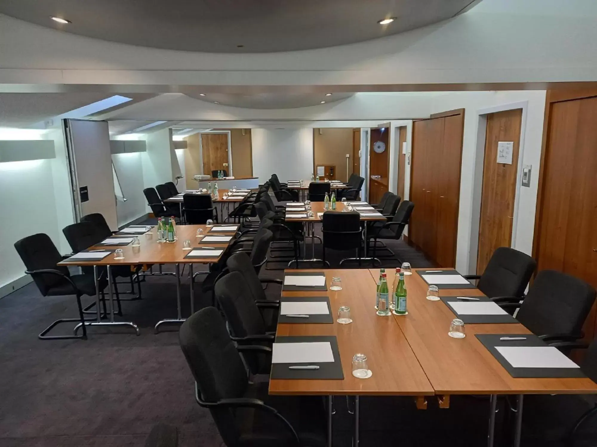 Meeting/conference room in Plaza Hotel Capitole Toulouse - Anciennement-formerly CROWNE PLAZA