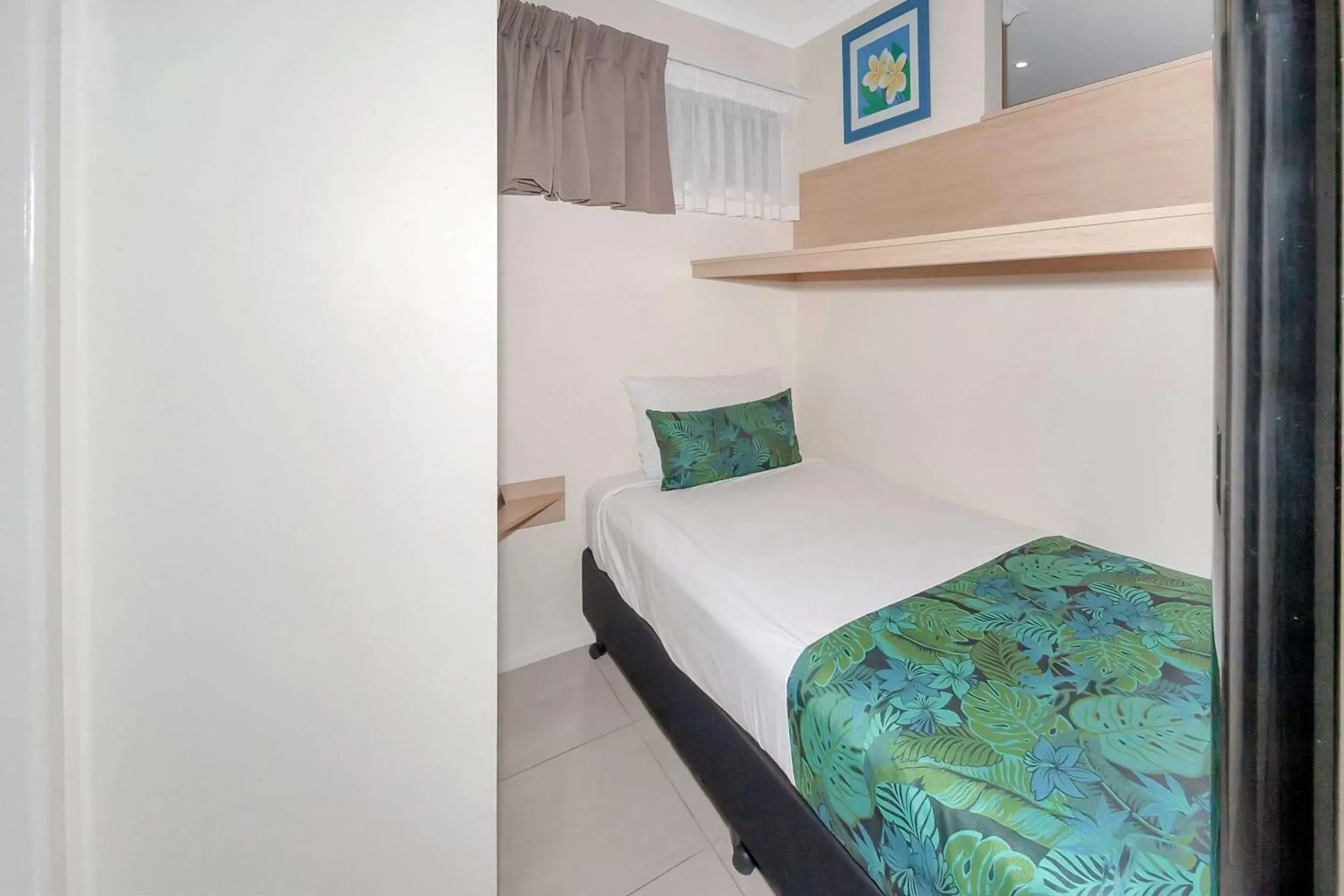 Bedroom, Bunk Bed in Comfort Resort Blue Pacific