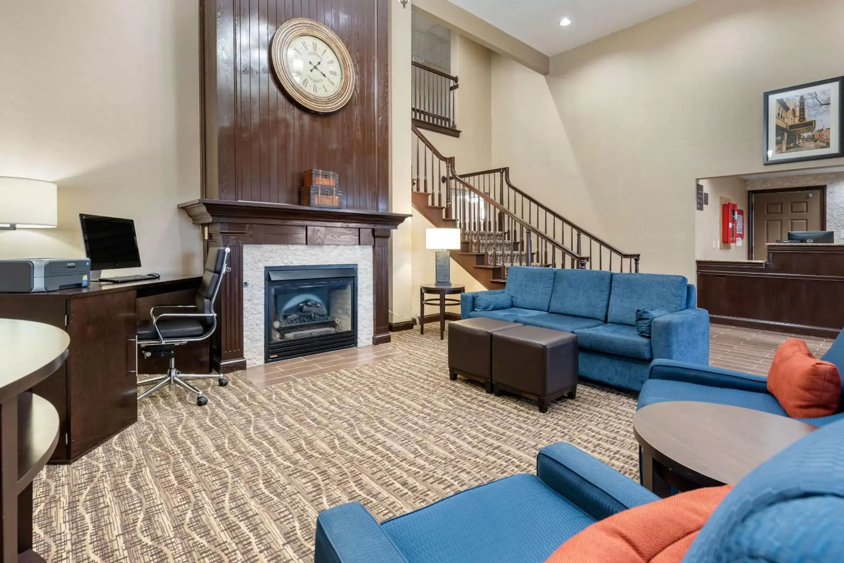 Lobby or reception, Seating Area in Comfort Inn & Suites