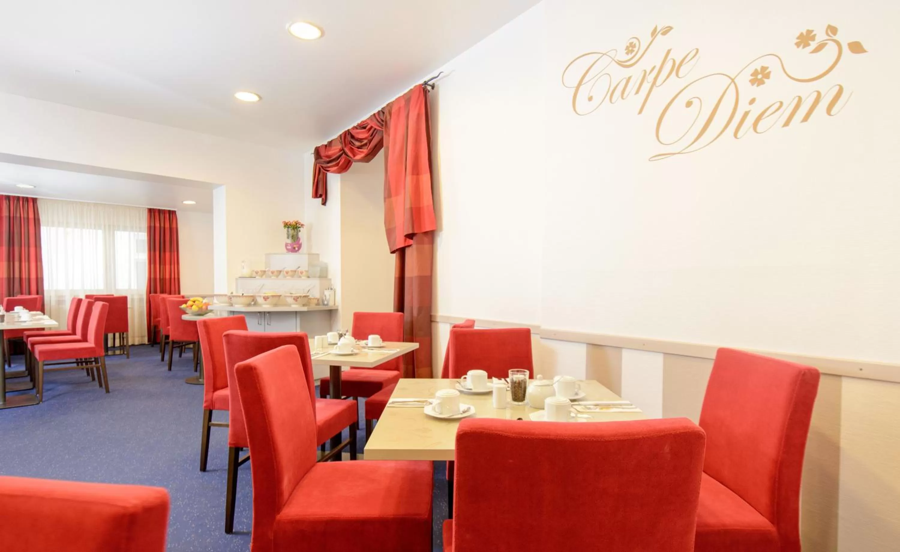 Restaurant/places to eat in Hotel Europa