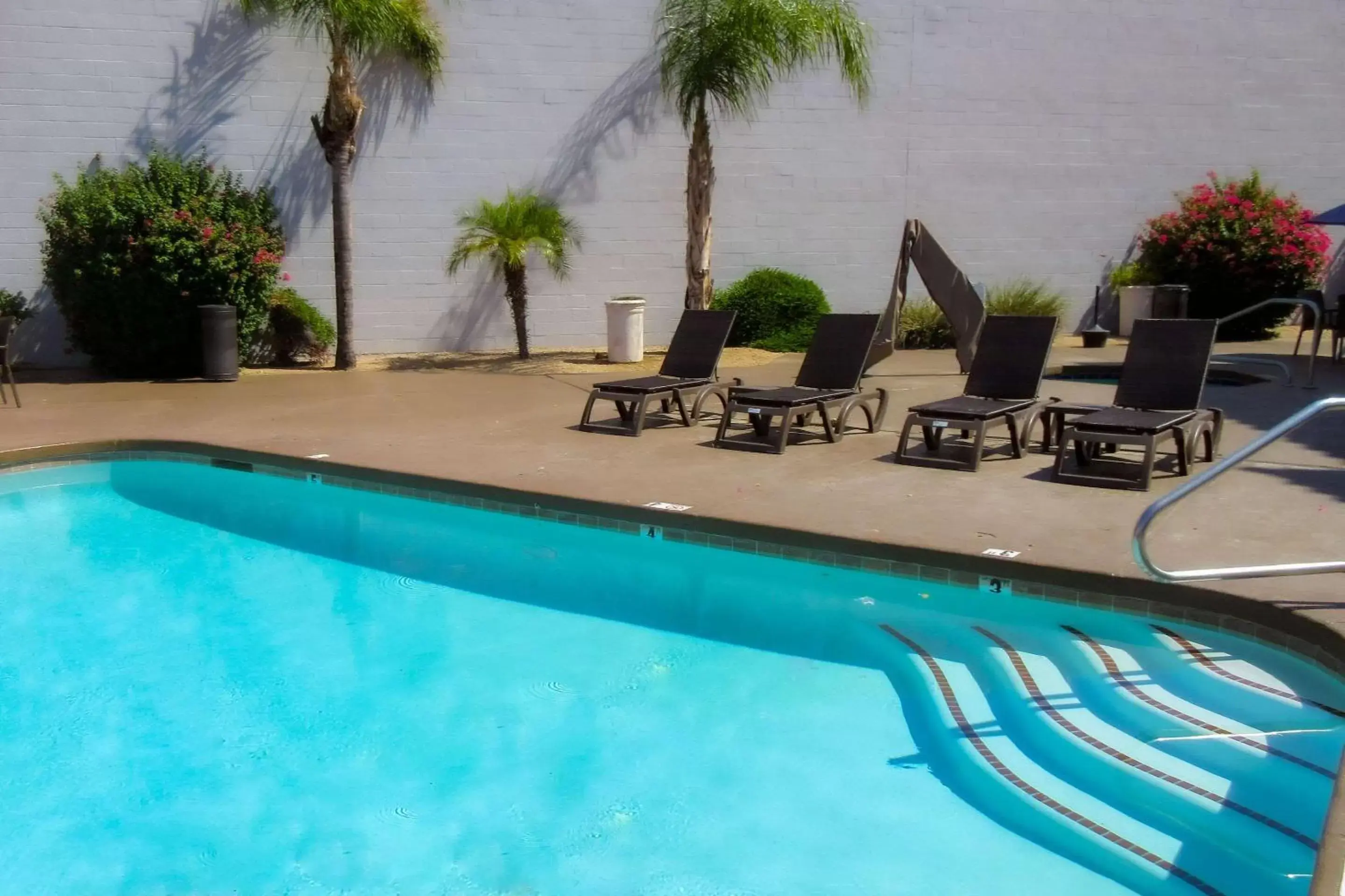 Pool view, Swimming Pool in Comfort Inn & Suites Phoenix North / Deer Valley