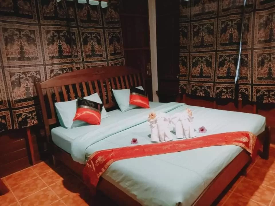 Bed in Khao Sok River & Jungle Resort