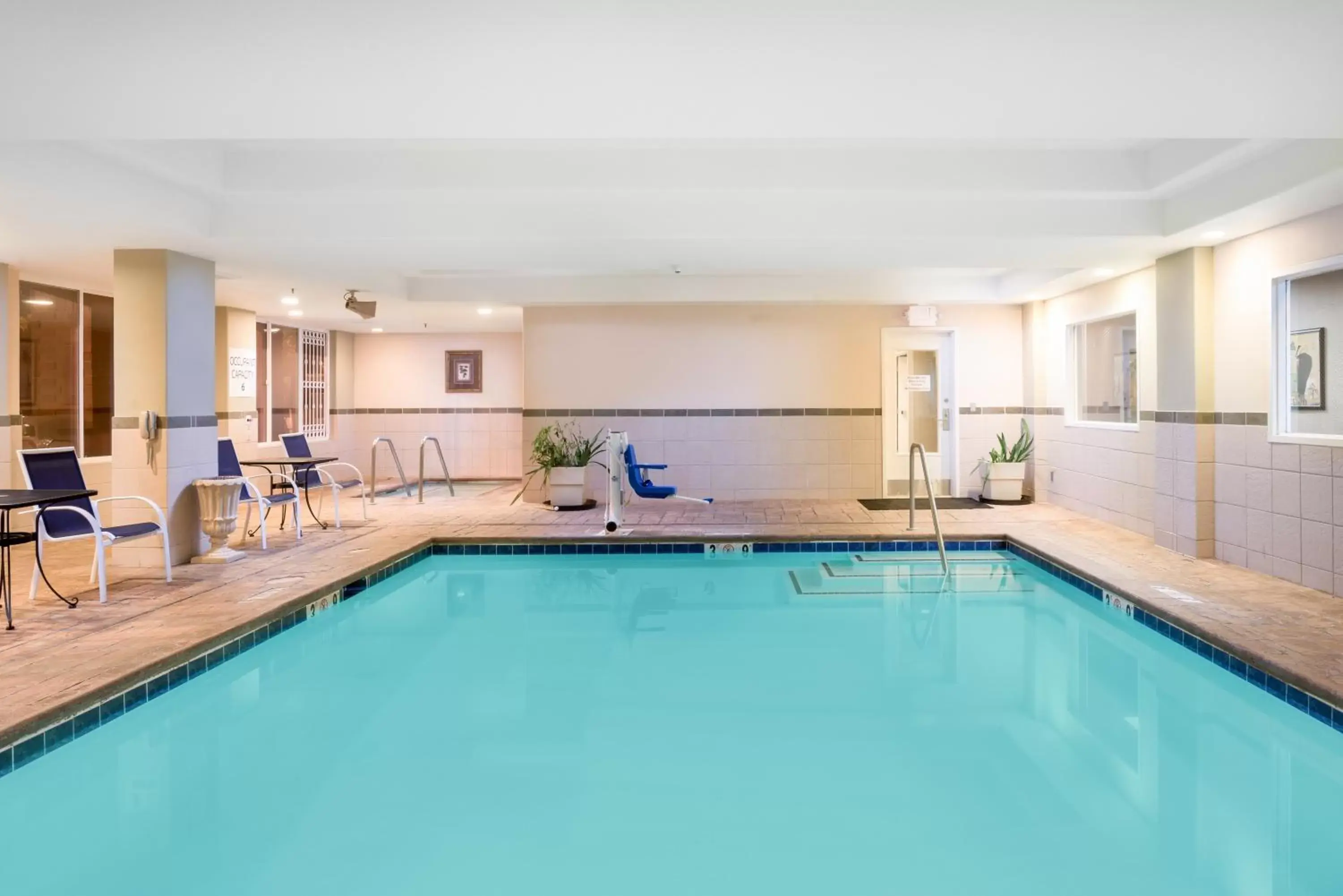 Swimming Pool in Holiday Inn Express Hotel & Suites Vacaville, an IHG Hotel